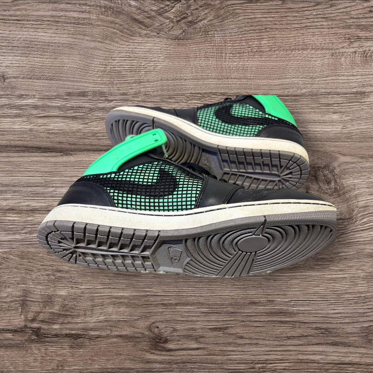 Other Air Jordan 1 Retro 89 Men High Top Sneakers Black Green 10 Size US 10 / EU 43 - 5 Thumbnail
