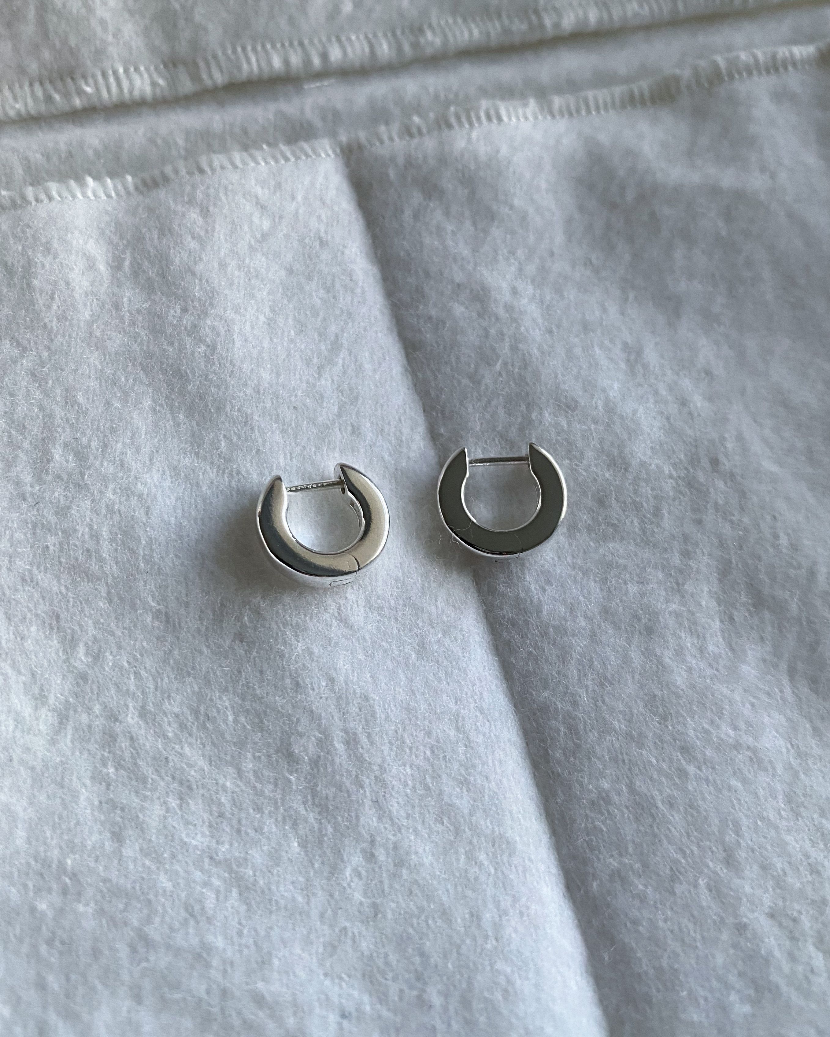 ALL BLUES ALMOST EARRING SMALL(All Blues Small Almost ALL BLUES ALMOST EARRING SMALL(All Blues Small Almost