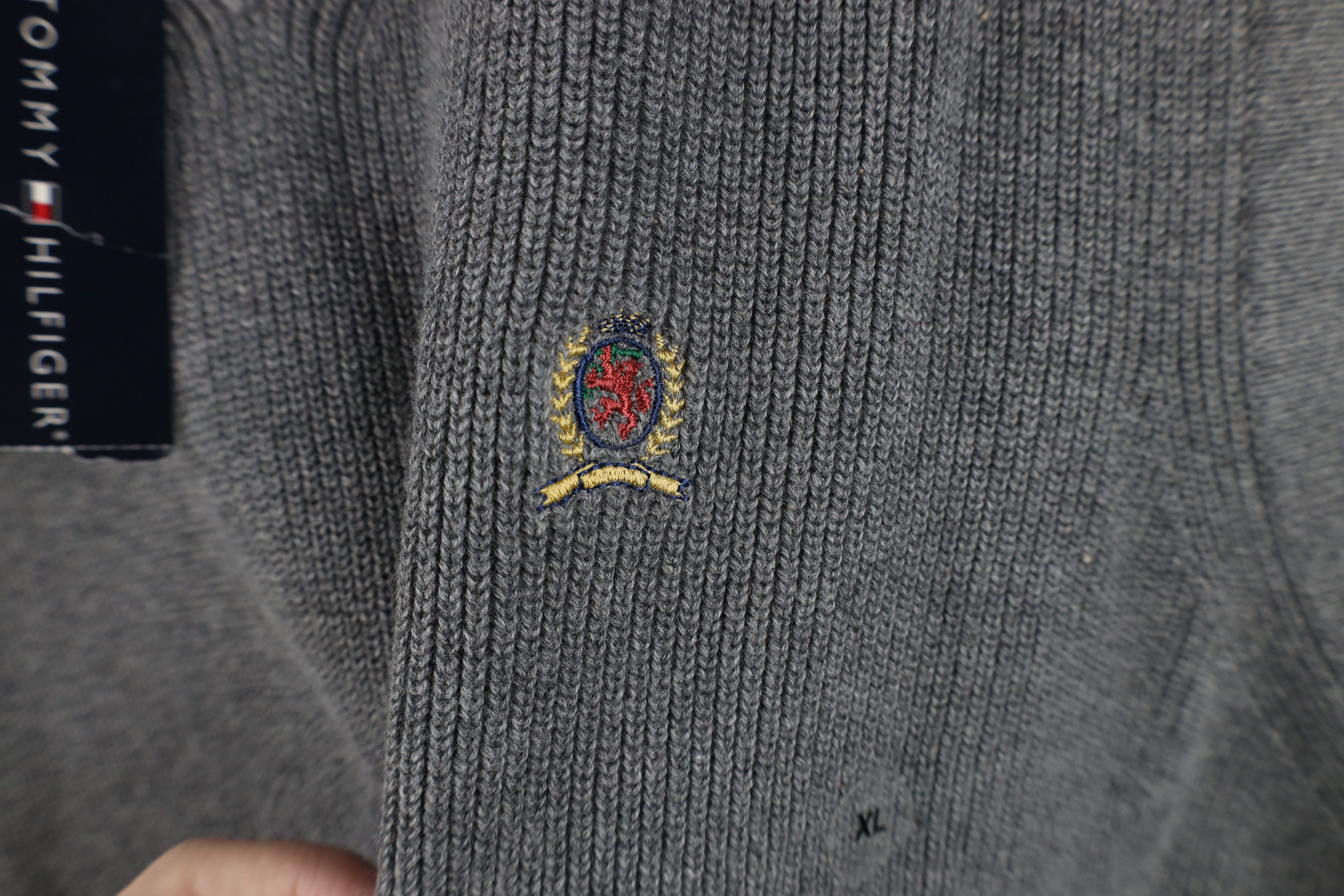 Tommy Hilfiger Deadstock Vintage 90s Tommy Hilfiger Knit Sweater Vest Gray Size US XL / EU 56 / 4 - 5 Thumbnail