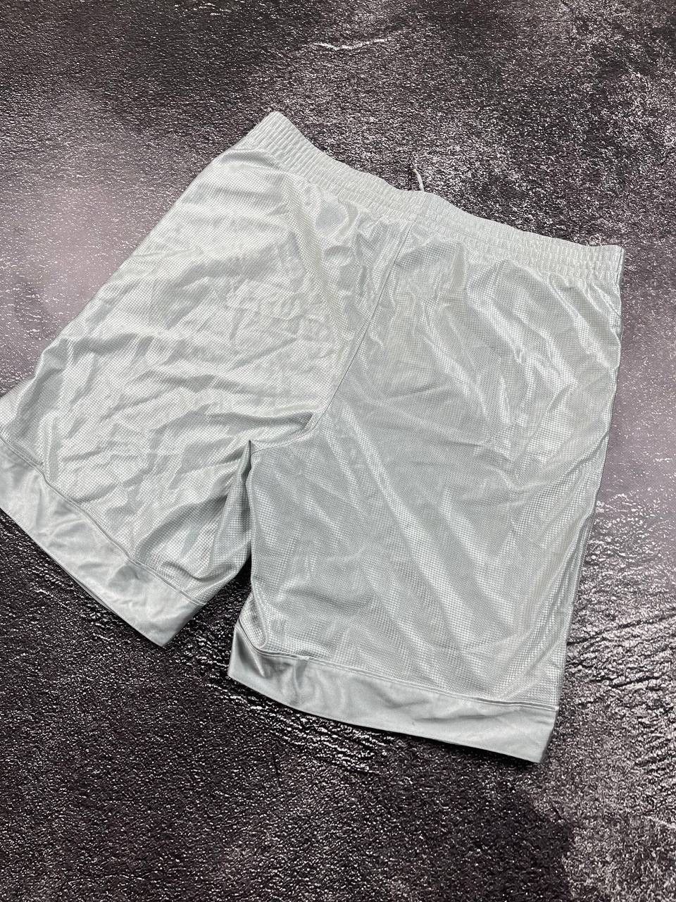 Nike Vintage Nike Basketball Baggy Shorts Y2K 90s Silver Mens Size US 33 - 2 Thumbnail