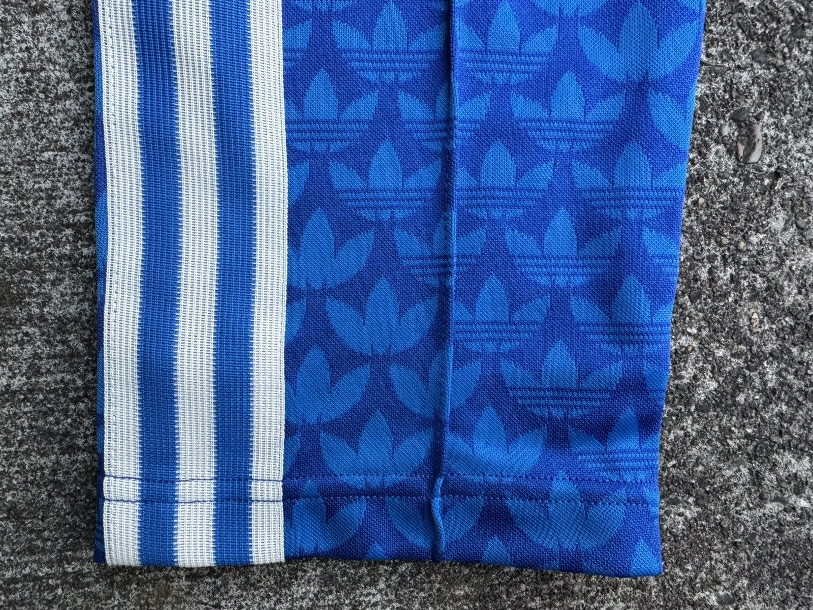 Adidas Adidas Unisex Mono AOP Logo Pants-Size Small ip6983 Size US 32 / EU 48 - 2 Thumbnail