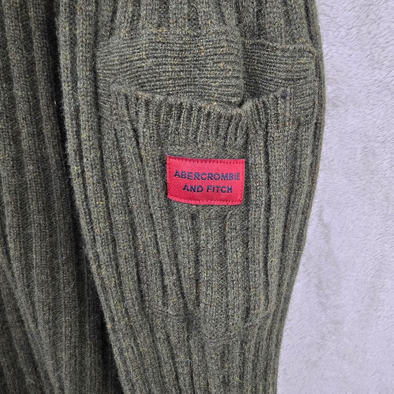Abercrombie & Fitch Vintage Abercrombie & Fitch Wool V-neck Sweater XL 90s HOLES Size US XL / EU 56 / 4 - 4 Thumbnail