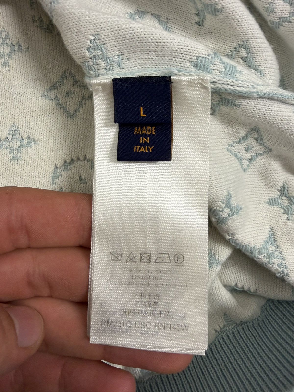Louis Vuitton Louis Vuitton Gradient Monogram Baby Blue Hoodie Size US L / EU 52-54 / 3 - 13 Thumbnail