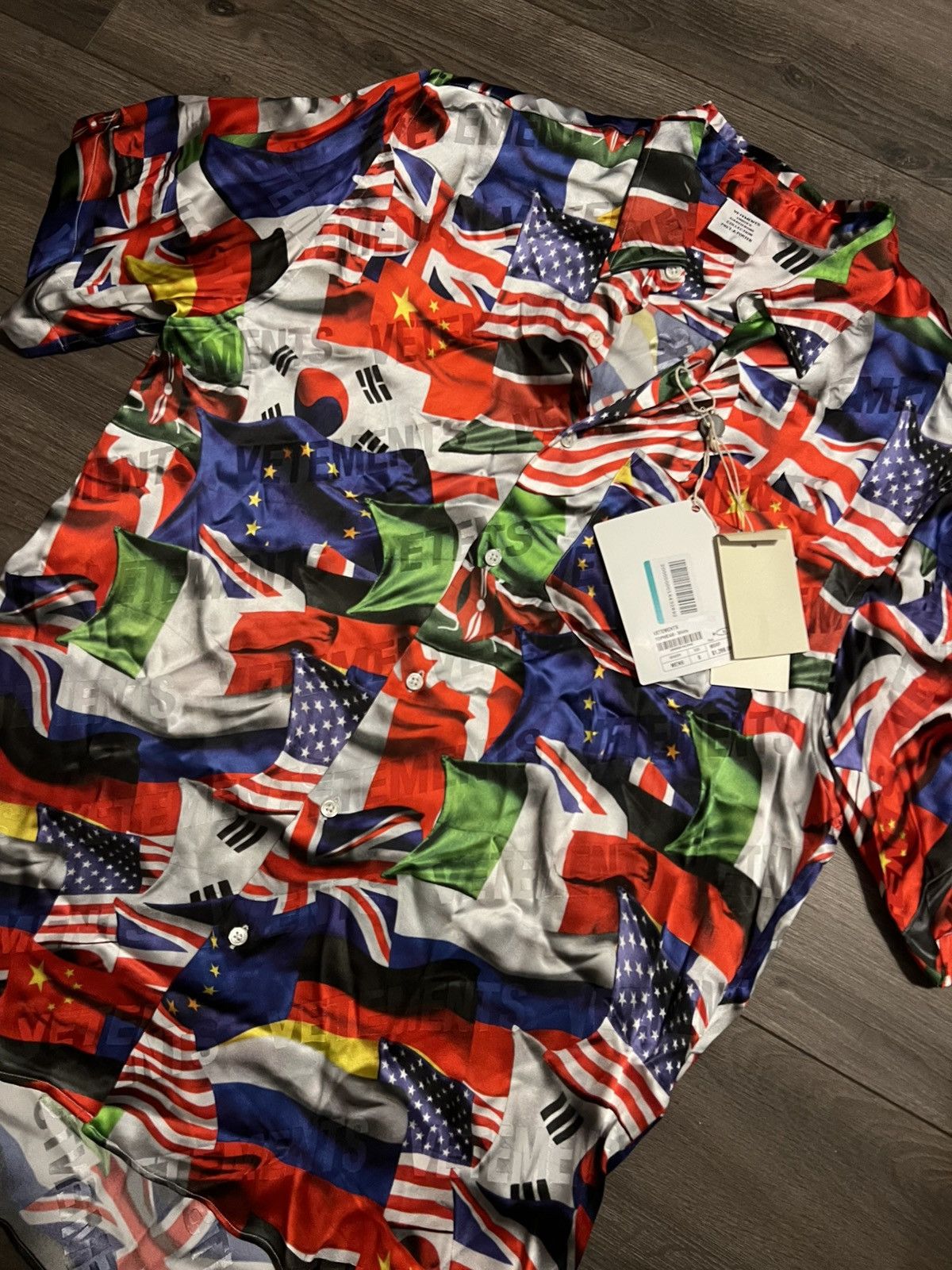 Vetements vetements flag button up Size US S / EU 44-46 / 1 - 1 Thumbnail
