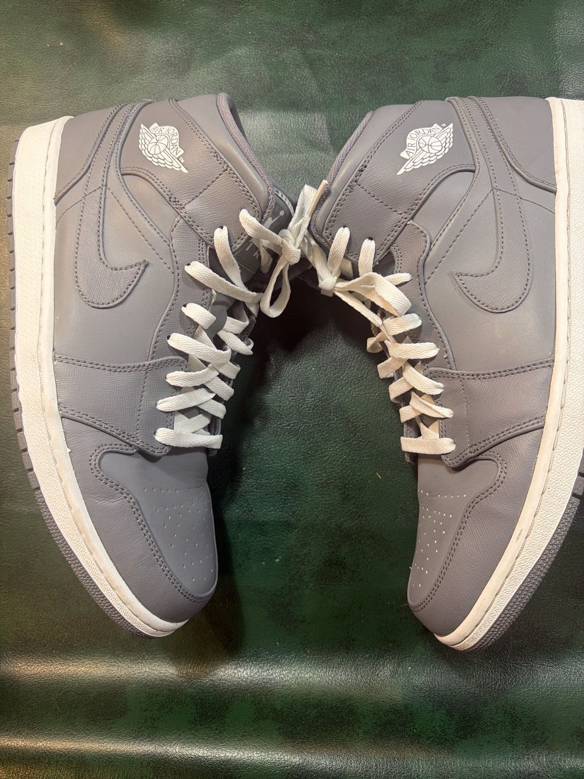 Jordan Brand Air Jordan 1 Mid Retro Size US 13 / EU 46 - 2 Thumbnail