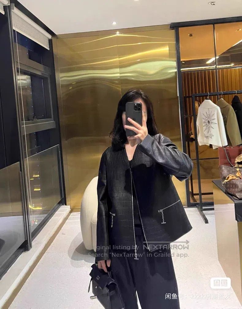 Hermes Hermes Black Cashmere V-Neck with Silver Buttons, Zipper P Size XS / US 0-2 / IT 36-38 - 7 Thumbnail