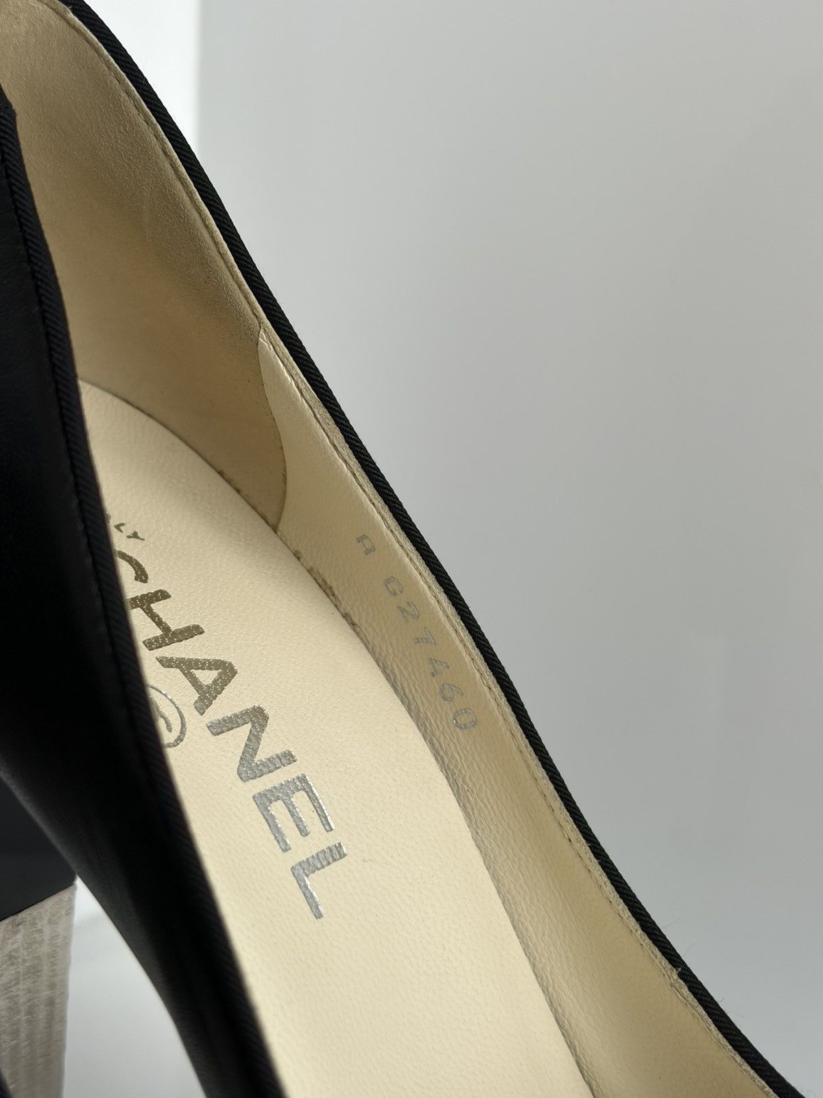 Chanel Chanel CC Logo Leather And Patent Cap Toe Heels Size 37C Size US 7 / IT 37 - 10 Thumbnail
