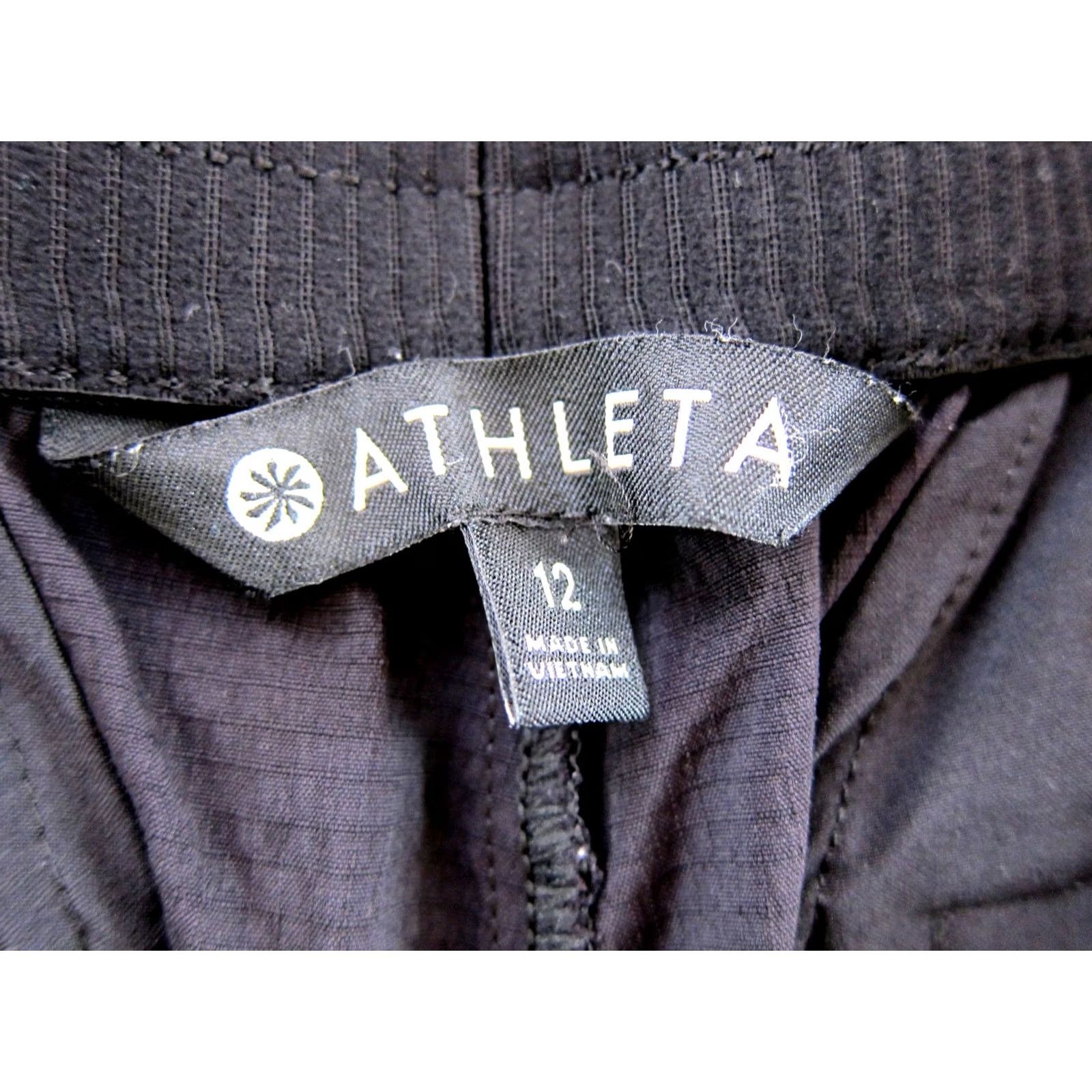 Athleta Athleta Women's Shorts Athletic Black Stretch Zip Workout Run Gym 12 Casual Activewear Str... Size 34" / US 12 / IT 48 - 3 Thumbnail