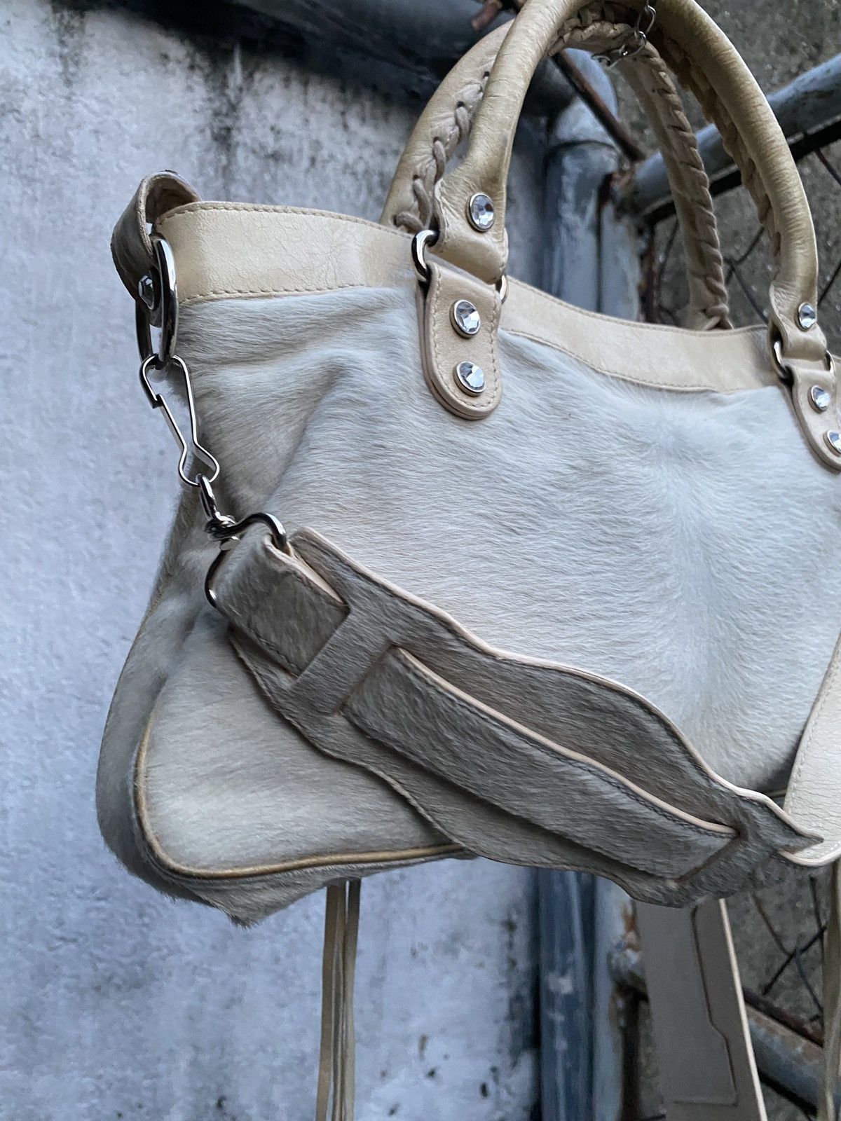 Balenciaga Balenciaga - 2000’s - LIMITED pony hair first city white Size ONE SIZE - 8 Thumbnail