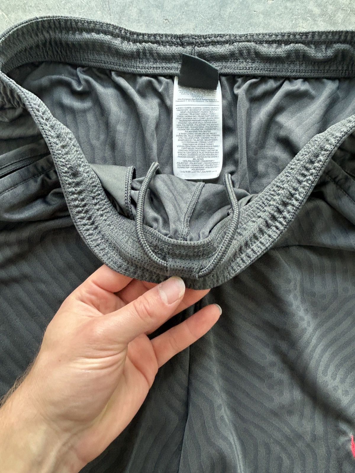 Nike 2012 Nike Liverpool FC Training Shorts Size US 34 / EU 50 - 6 Thumbnail