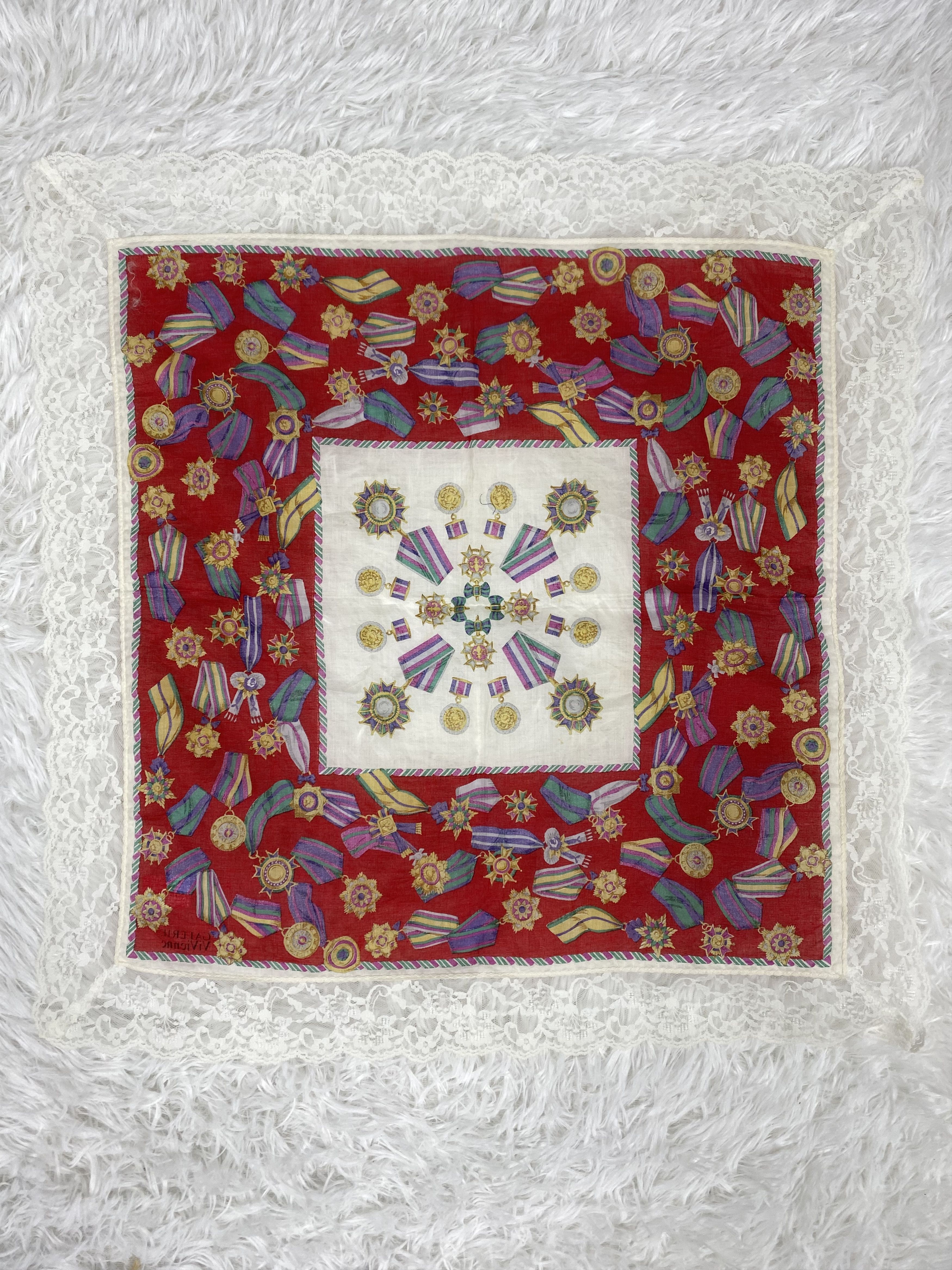 Designer × Vintage Vintage Galerie Vivienne Handkerchief Neckerchief PH0862 Size ONE SIZE - 4 Thumbnail