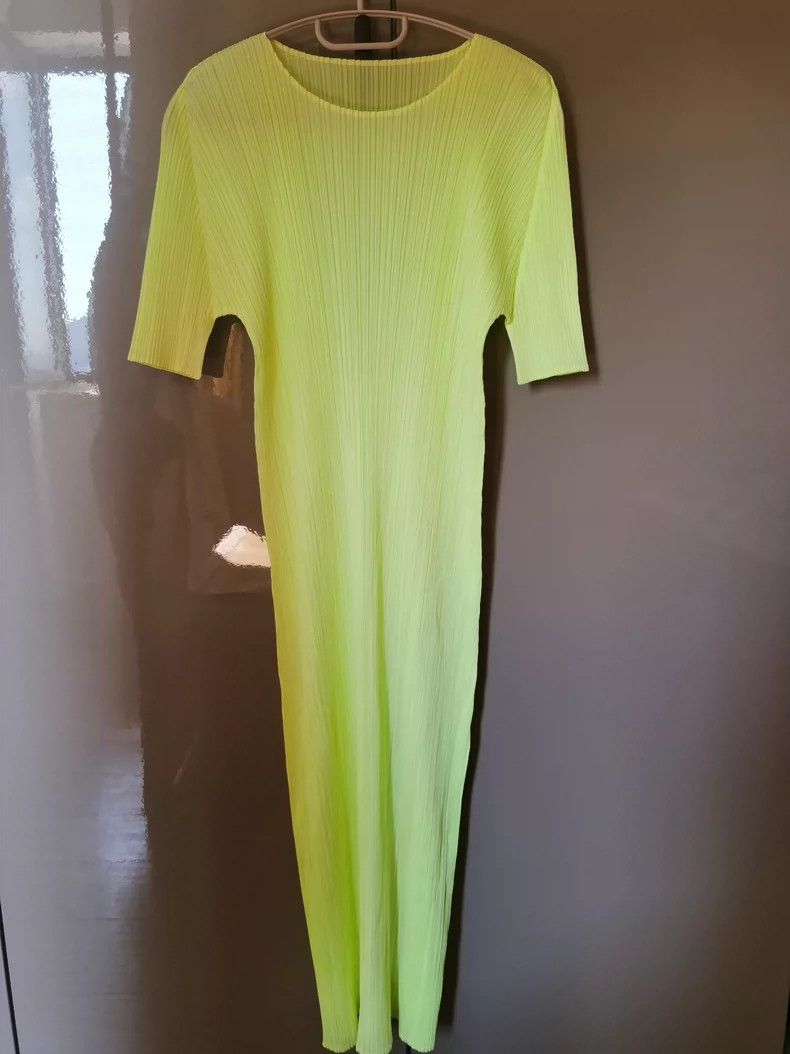 Issey Miyake Pleated Short-Sleeve Dress - dmc