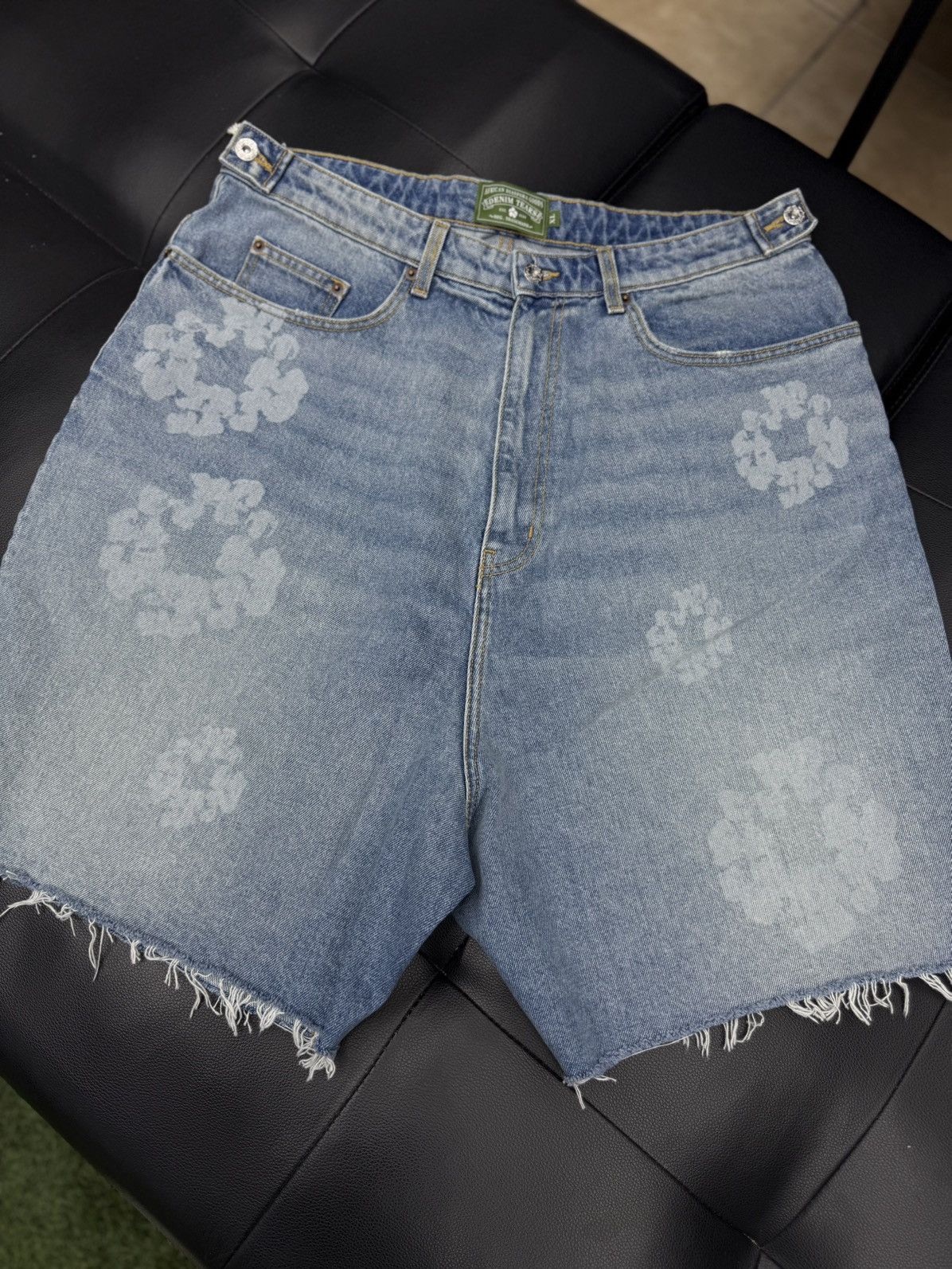 DENIM TEARS Denim Tears Cotton Wreath 2025 Shorts Size XL Blue (NEW) Size US 34 / EU 50 - 3 Thumbnail