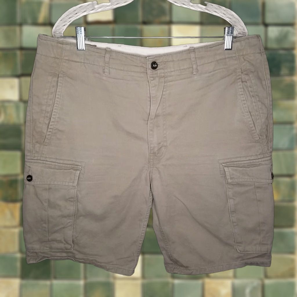 Levi's Levi's Cargo Shorts Beige Mens Size 36 Khaki Cargo 36 Men Mens Size US 36 / EU 52 - 1 Thumbnail