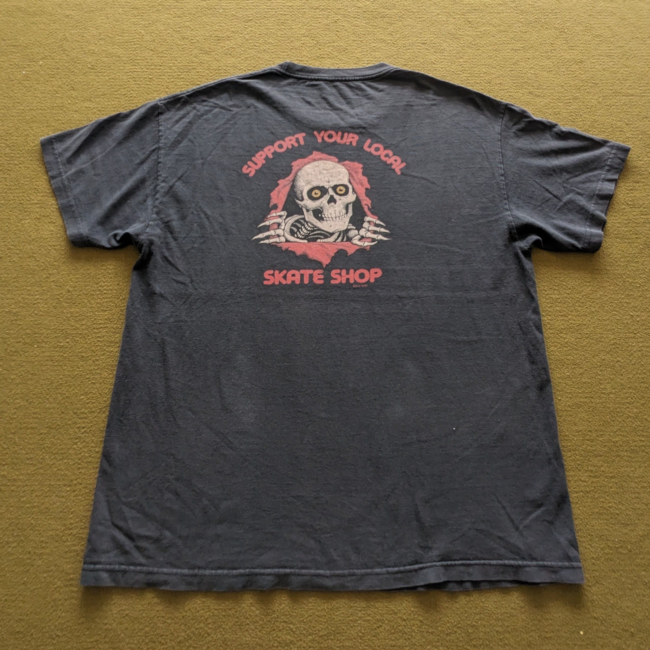 Vintage POWELL PERALTA Skulls Design T-shirt