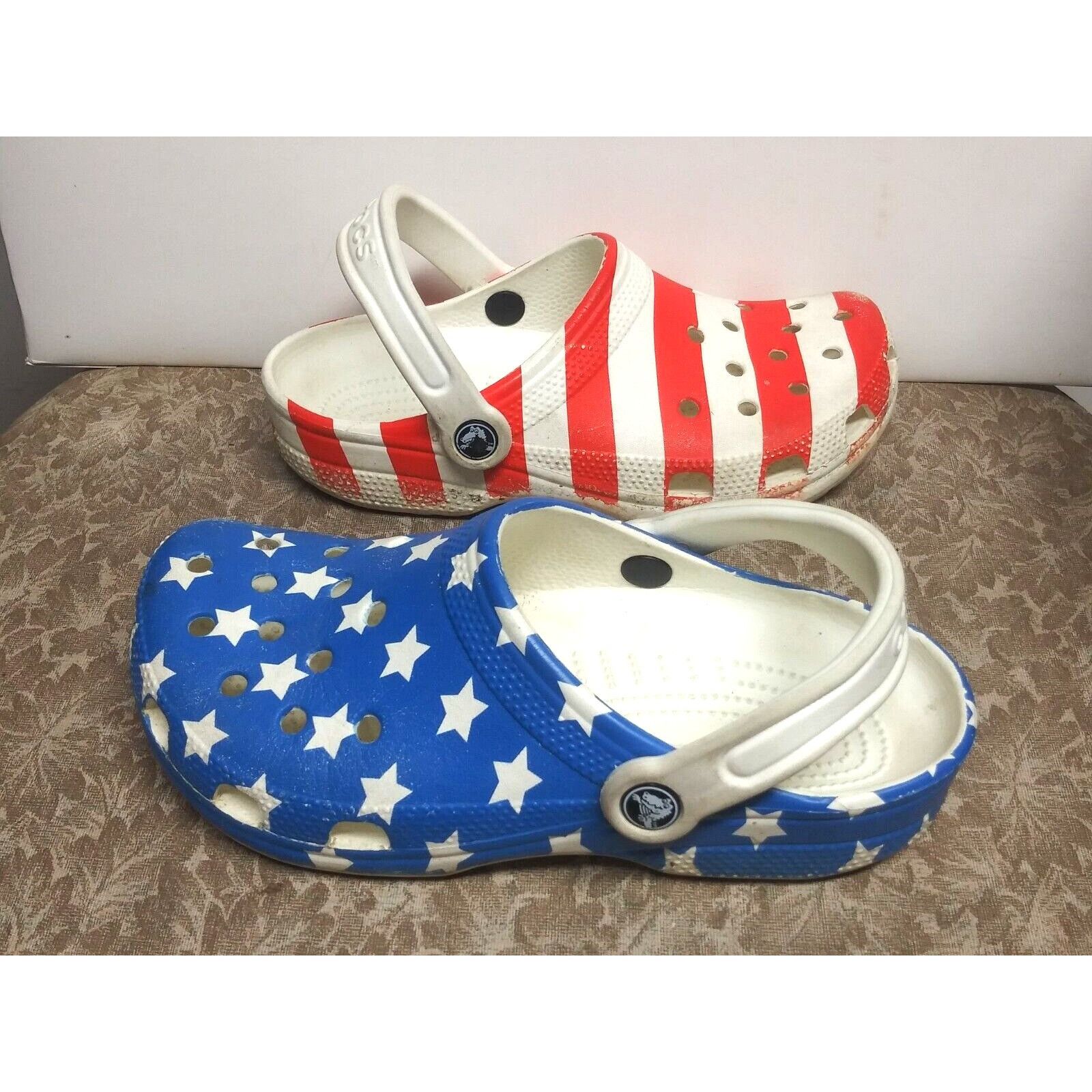 Crocs Crocs American Flag Clogs Mens 5/womens 7 preowned red white Size US 7 / IT 37 - 6 Thumbnail