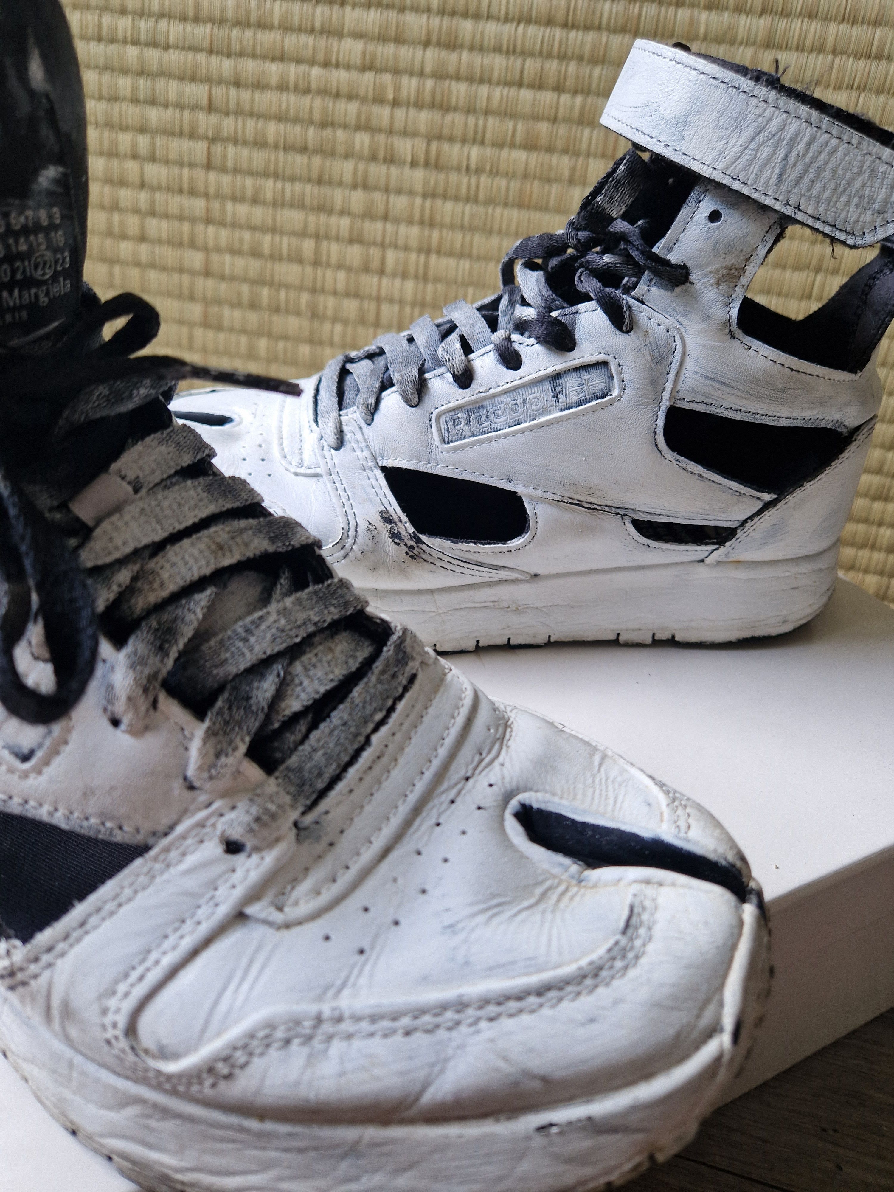 Maison Margiela × Reebok Reebok Classic Leather Tabi High Maison Margiela Bianchetto Size US 10 / IT 40 - 4 Thumbnail
