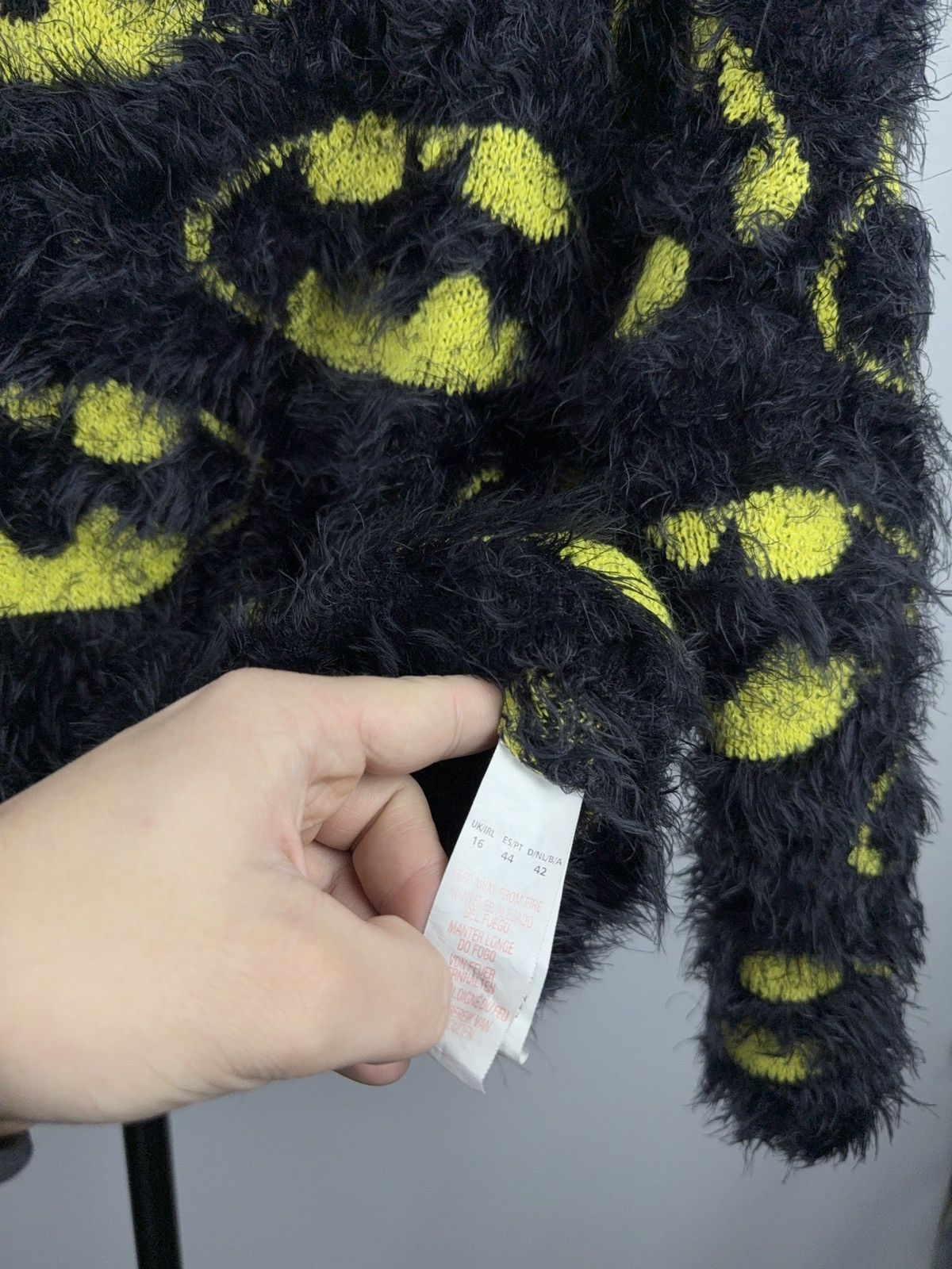 DC Comics Vintage 2013 Batman Fuzzy Knit Shaggy Sweater DC Comics Size L / US 10 / IT 46 - 12 Thumbnail