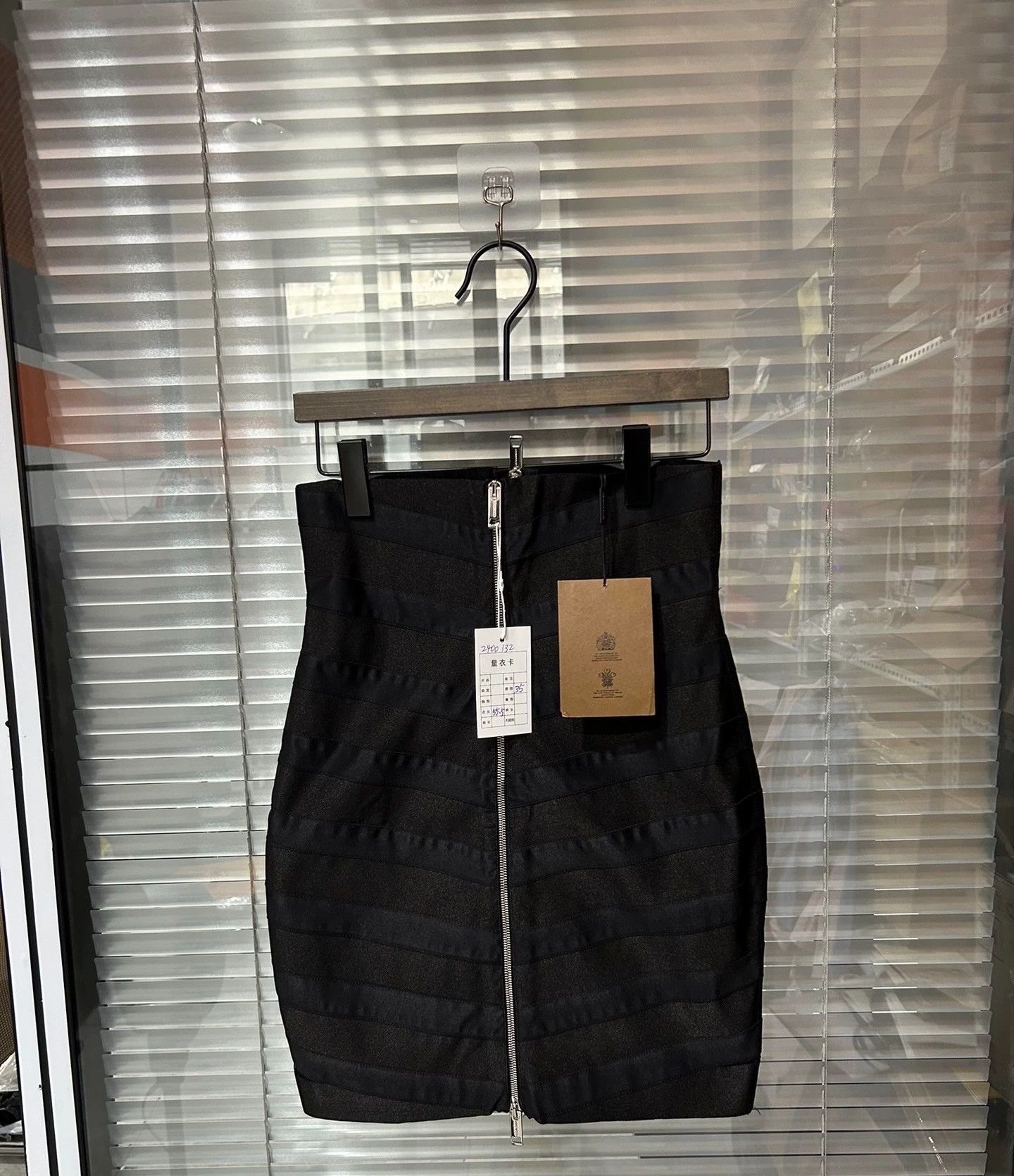 Burberry Burberry Black Zip Double-Sided Skirt - dmc Size US 28 / EU 44 - 1 Thumbnail