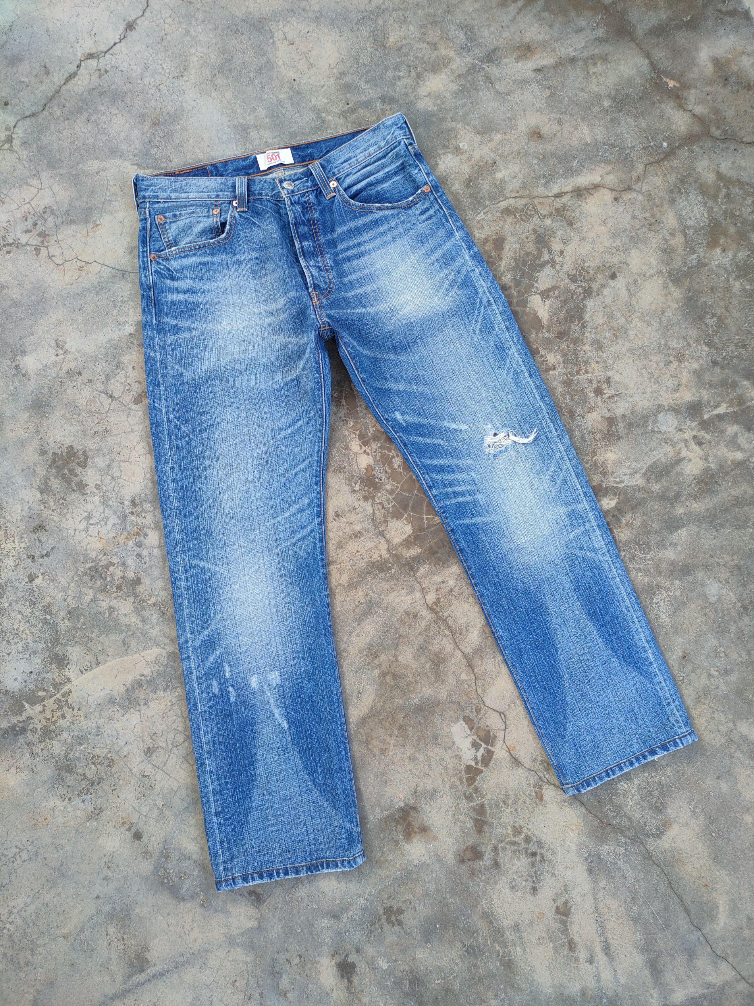 Levi's Vintage Clothing VINTAGE LEVI'S 501 FADED DISTRESSED JEAN DENIM PANTS Size US 32 / EU 48 - 2 Thumbnail