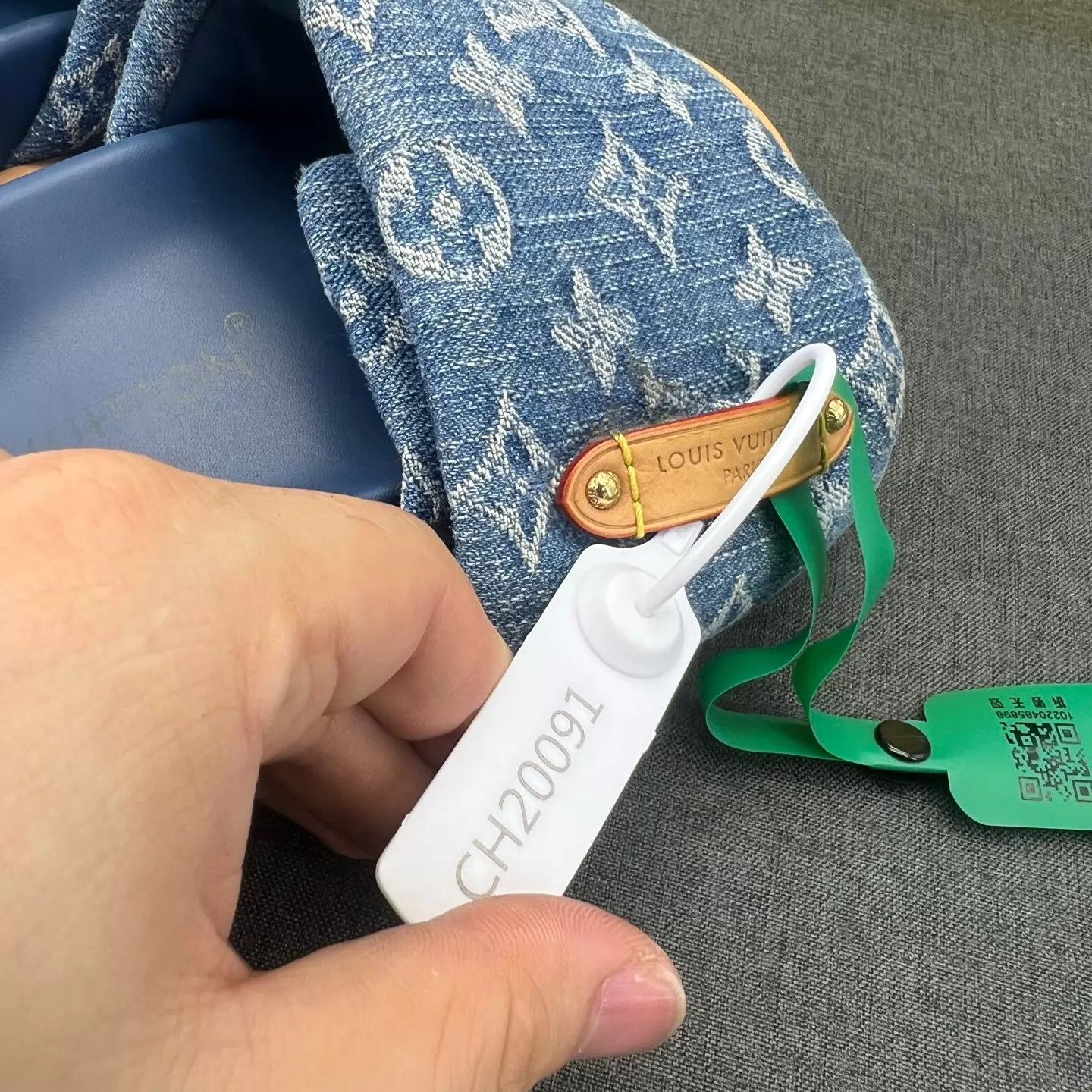 Louis Vuitton LV Pool Pillow Blue Denim Slippers 35 Original Box Size US 4.5 / IT 34.5 - 9 Thumbnail