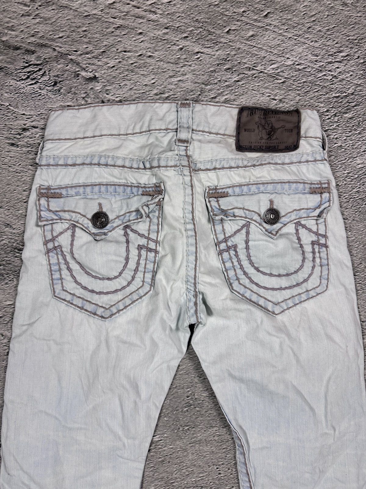 True Religion True Religion light blue jeans beige stitching Ricky Super T Size US 31 - 2 Thumbnail