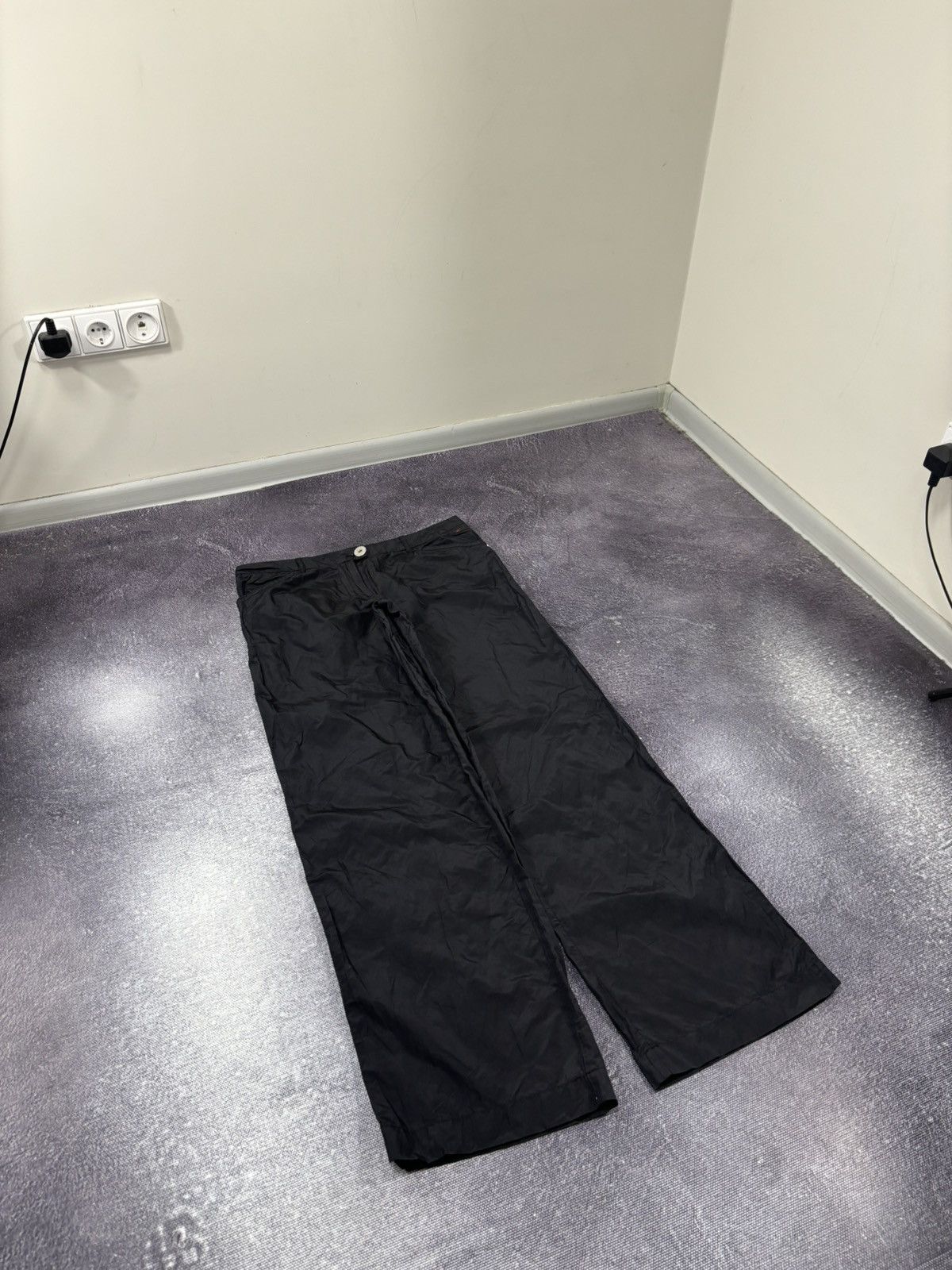 Versace Vintage Versace Sport Women’s Rare Black Baggy Nylon Pants Size 32" / US 10 / IT 46 - 11 Thumbnail
