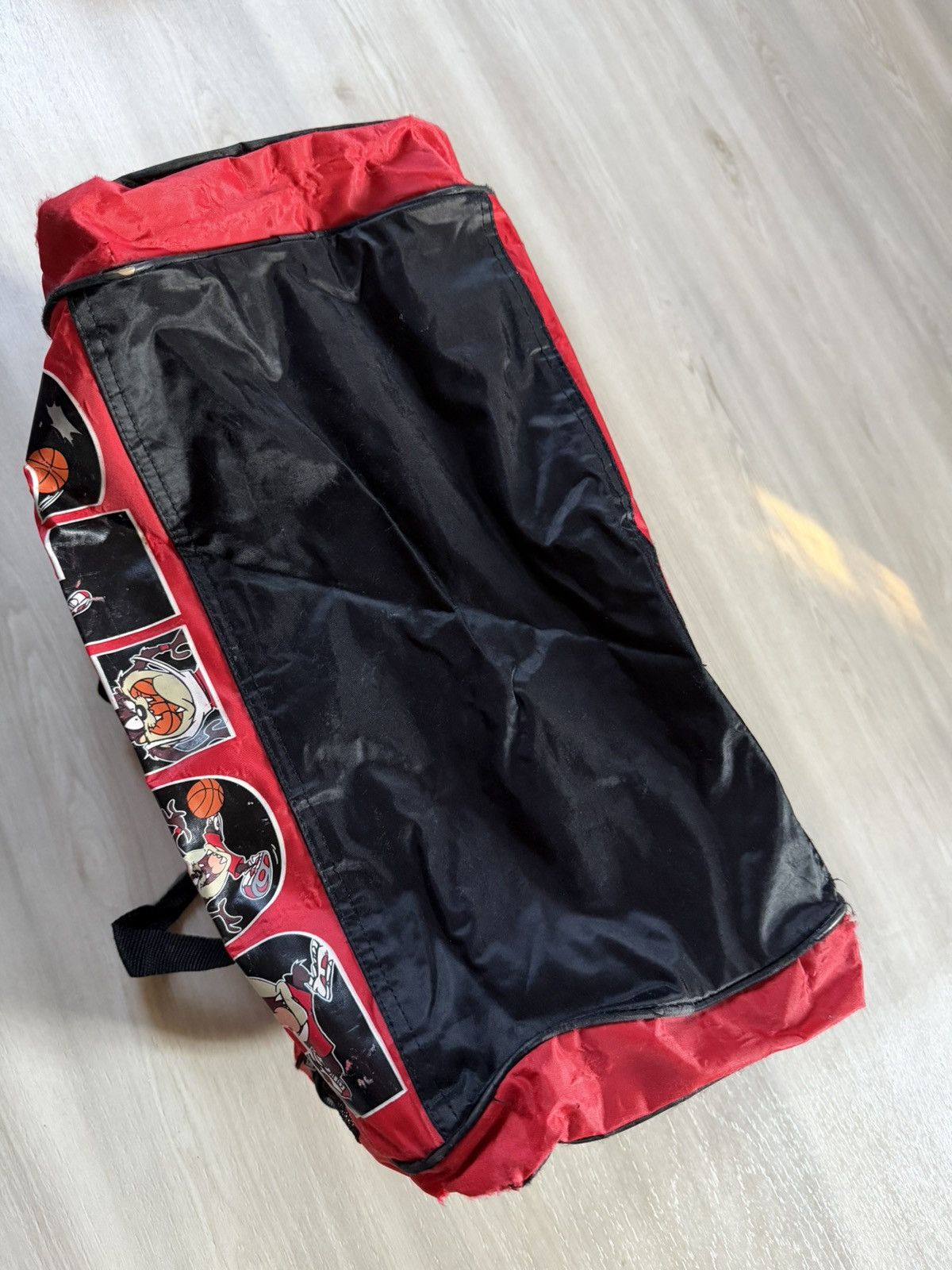 NBA Vintage Looney Tunes Chicago Bulls Duffel Bag NBA 1998 Taz Size ONE SIZE - 8 Thumbnail