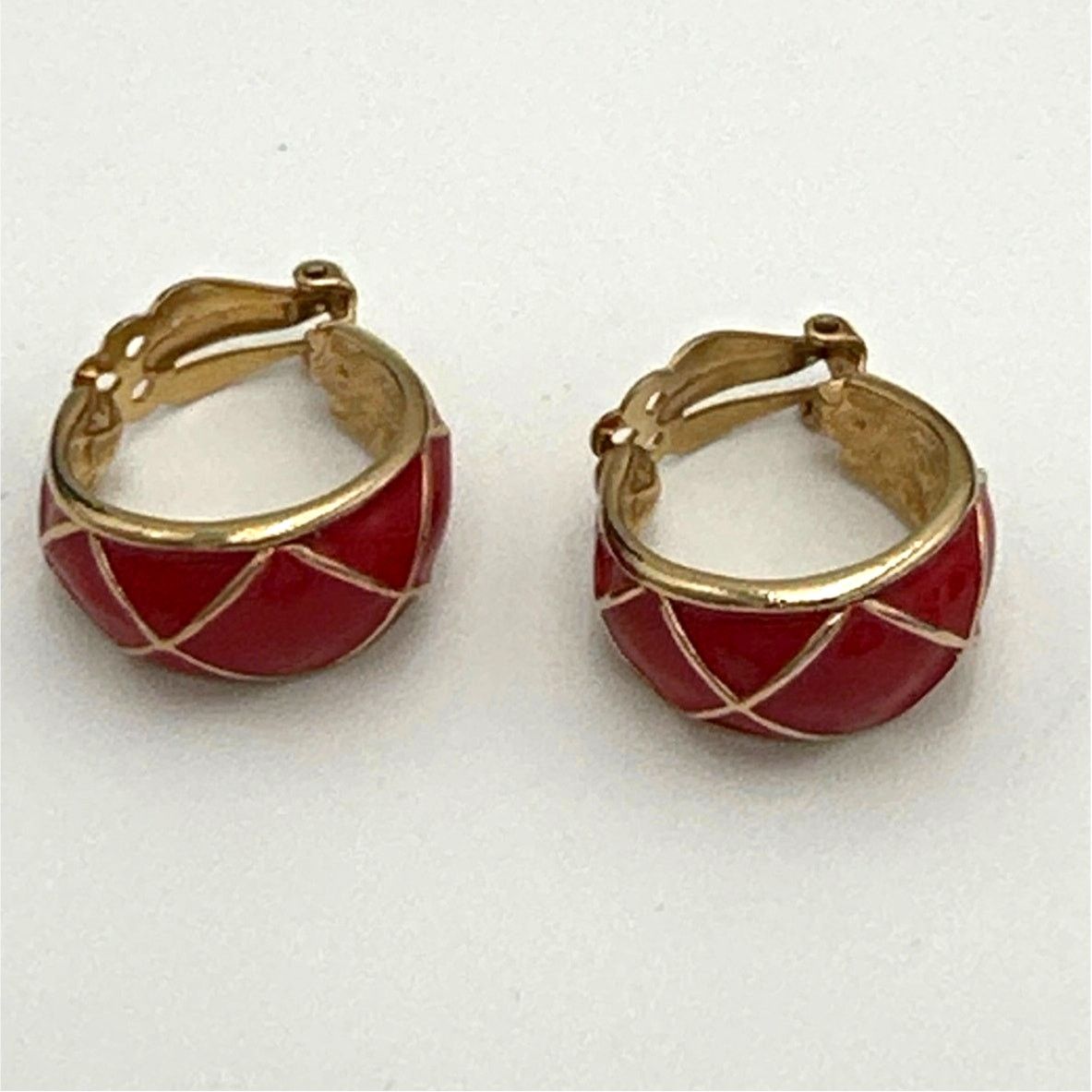 Vintage Christmas Red Gold Criss Cross Enamel Hoop Clip Earrings 80s Size ONE SIZE - 11 Thumbnail