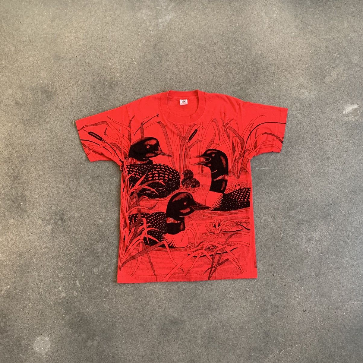 Hanes VINTAGE ALL OVER PRINTED 90s DUCK TEE Size US L / EU 52-54 / 3 - 1 Thumbnail
