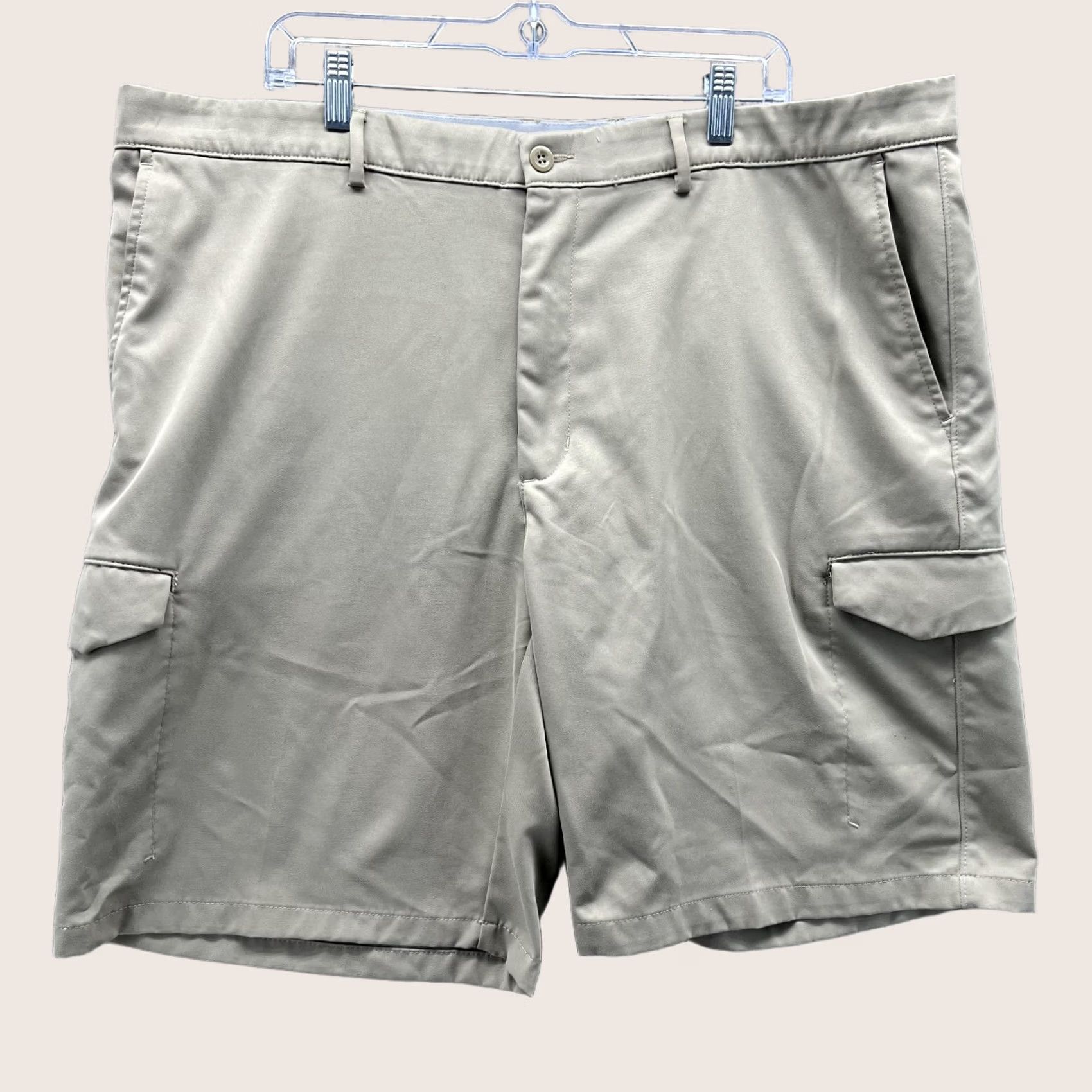 Tasso Elba Greg Norman Shorts Men 42 Khaki Solid Flat Front Cargo Tasso Elba Polyester Knit Size US 42 / EU 58 - 1 Thumbnail