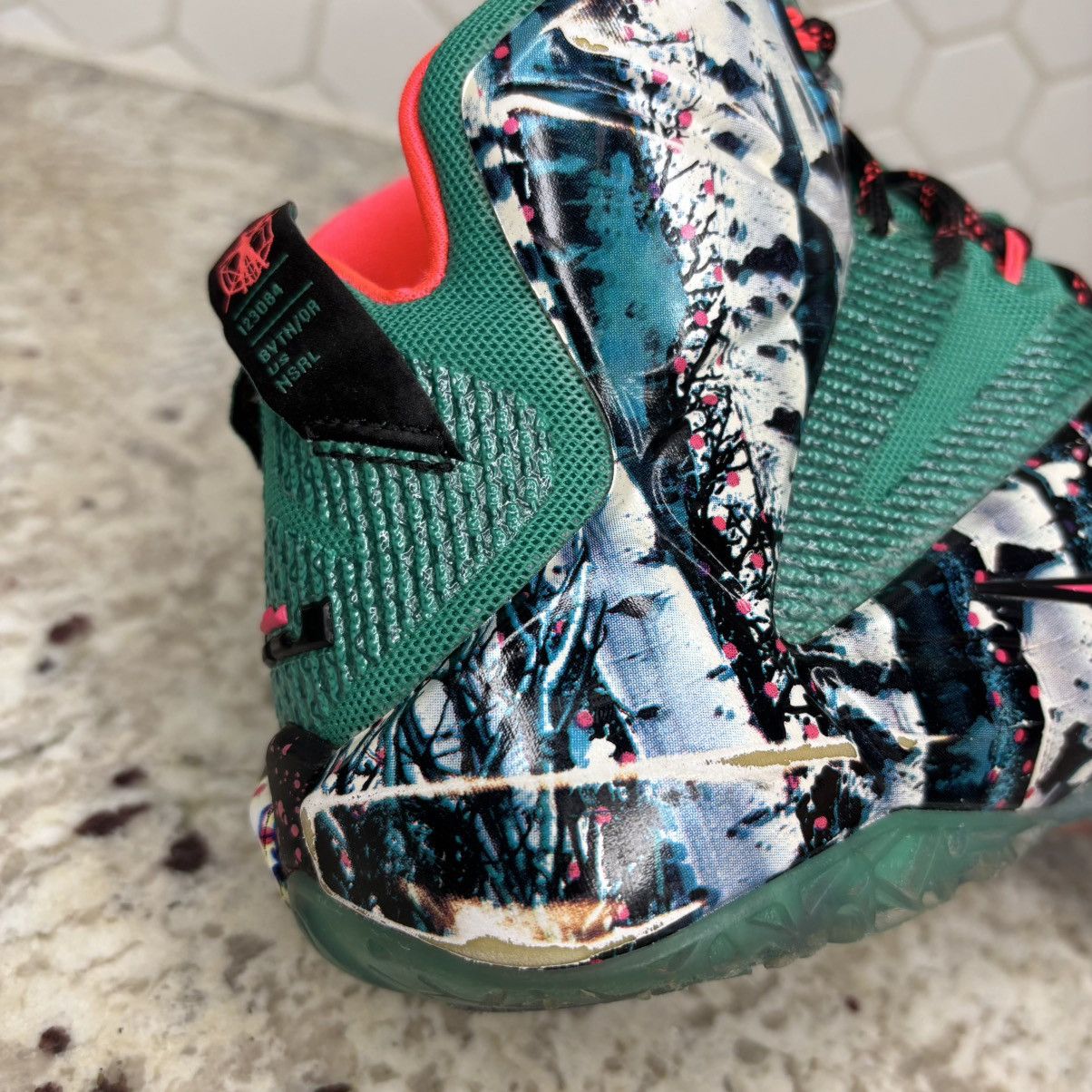 Nike Size 9 - Nike LeBron 12 Xmas Akron Birch Worn OG All Size US 9 / EU 42 - 11 Thumbnail