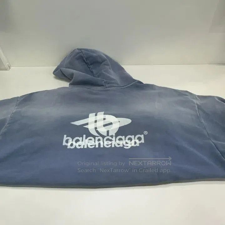 Balenciaga Balenciaga Comfort Long Sleeve Hoodie for Men. Size US M / EU 48-50 / 2 - 7 Thumbnail