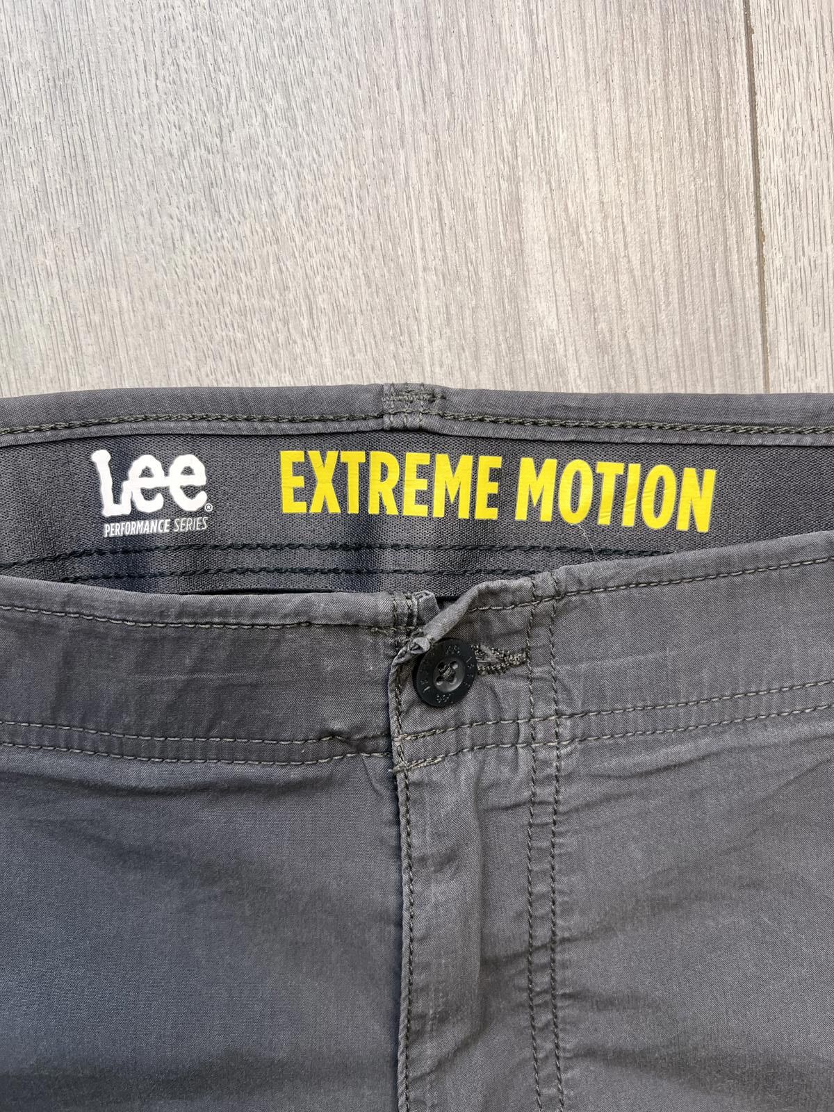 Lee Vintage‑style Lee Extreme Motion Cargo Shorts Size US 35 - 3 Thumbnail