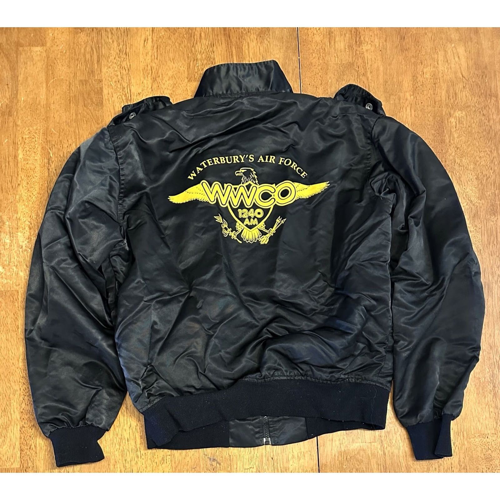 Vintage VINTAGE Bomber Jacket AM Radio Station Sayin Waterbury Air Force 80s Medium Mens Black Swingster Nylon Satin Size US M / EU 48-50 / 2 - 4 Thumbnail