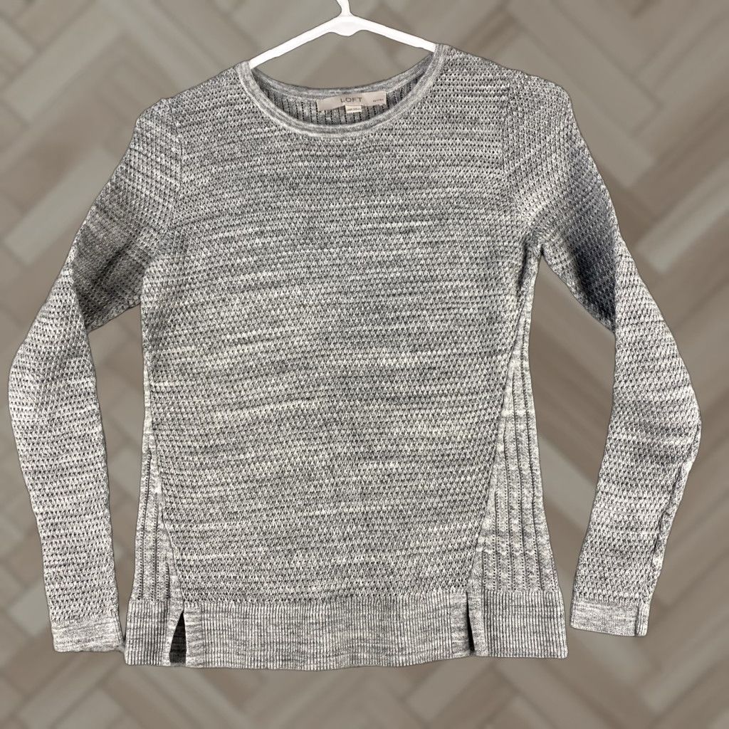 Ann Taylor Ann Taylor Loft Women’s XS Sweater Gray Knit Soft Long Sleeves / 39-24 Size XS / US 0-2 / IT 36-38 - 1 Thumbnail