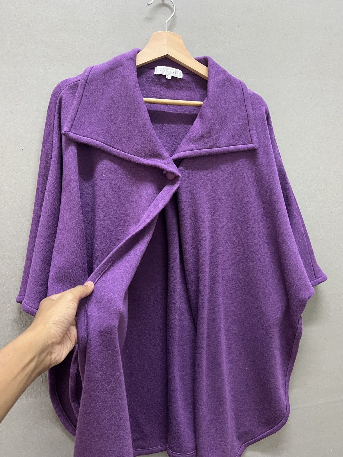 Balenciaga Vintage La Mode Balenciaga Paris Oversize Sweater Ponchos Size US L / EU 52-54 / 3 - 6 Thumbnail