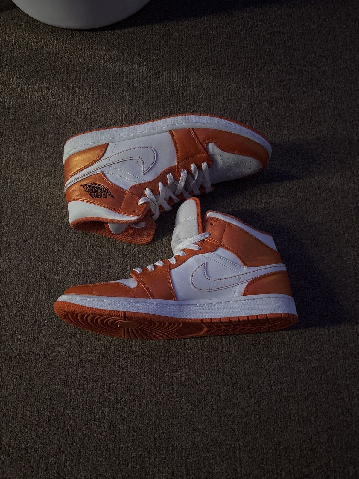 Nike Air Jordan 1 Mid SE Electro Orange Size US 12 / EU 45 - 3 Thumbnail