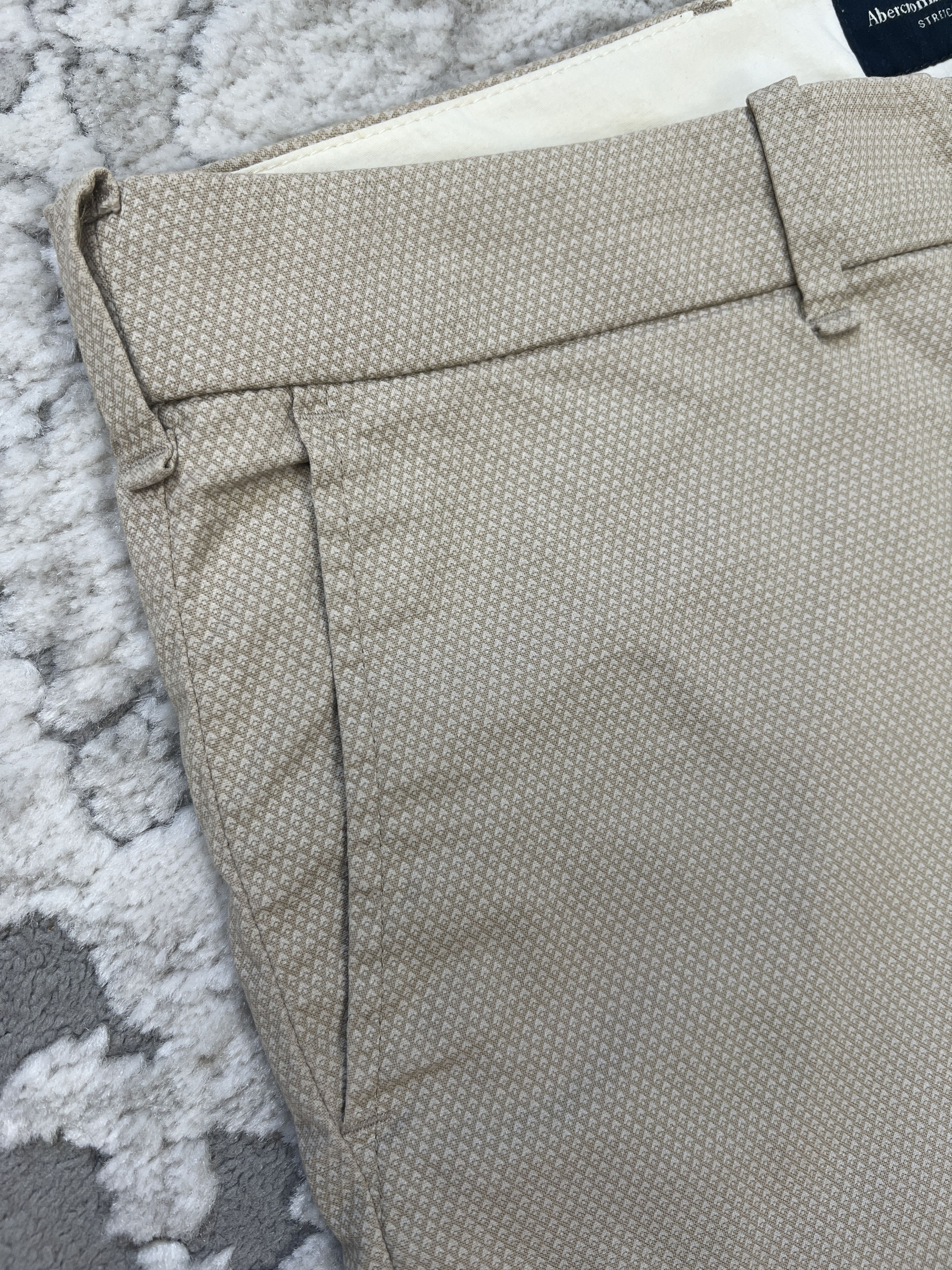 Abercrombie & Fitch Abercrombie & Fitch Beige Stretch Shorts – Size 34 Size US 34 / EU 50 - 4 Thumbnail