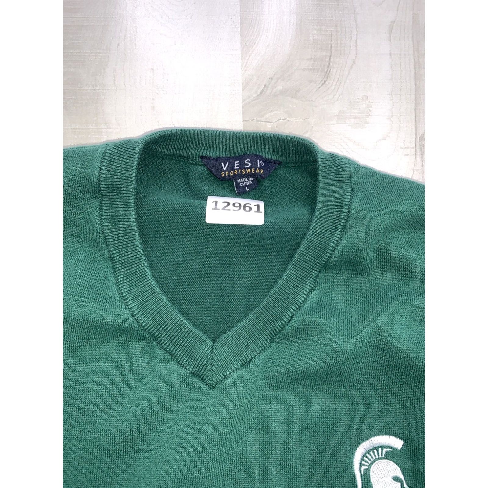 Vintage VINTAGE Vesi Sportswear Green Knit V-Neck Sweater Vest Men Large Embroidered 90s University Golf Casualeth Size US L / EU 52-54 / 3 - 2 Thumbnail