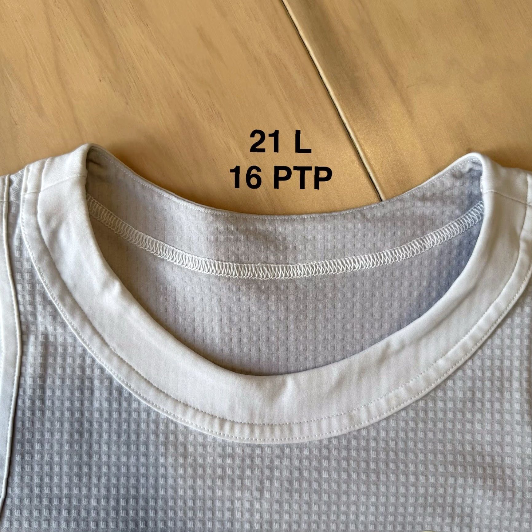 Lululemon Lululemon Sleeveless Shirt Women 4 Gray Vent Surge Workout Athleisure Tank Top Racerback Crew Neck Size S / US 4 / IT 40 - 5 Thumbnail