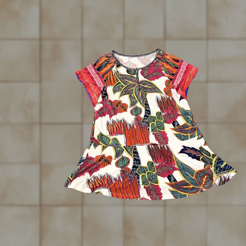 Soft Surroundings Soft Surroundings Blouse Womens M Multicolor Floral Scoop Neck Short Sleeve Tunic Top Shirt Adult Ladies Casual Summer Women’s Modern Fitted? Size M / US 6-8 / IT 42-44 - 1 Thumbnail