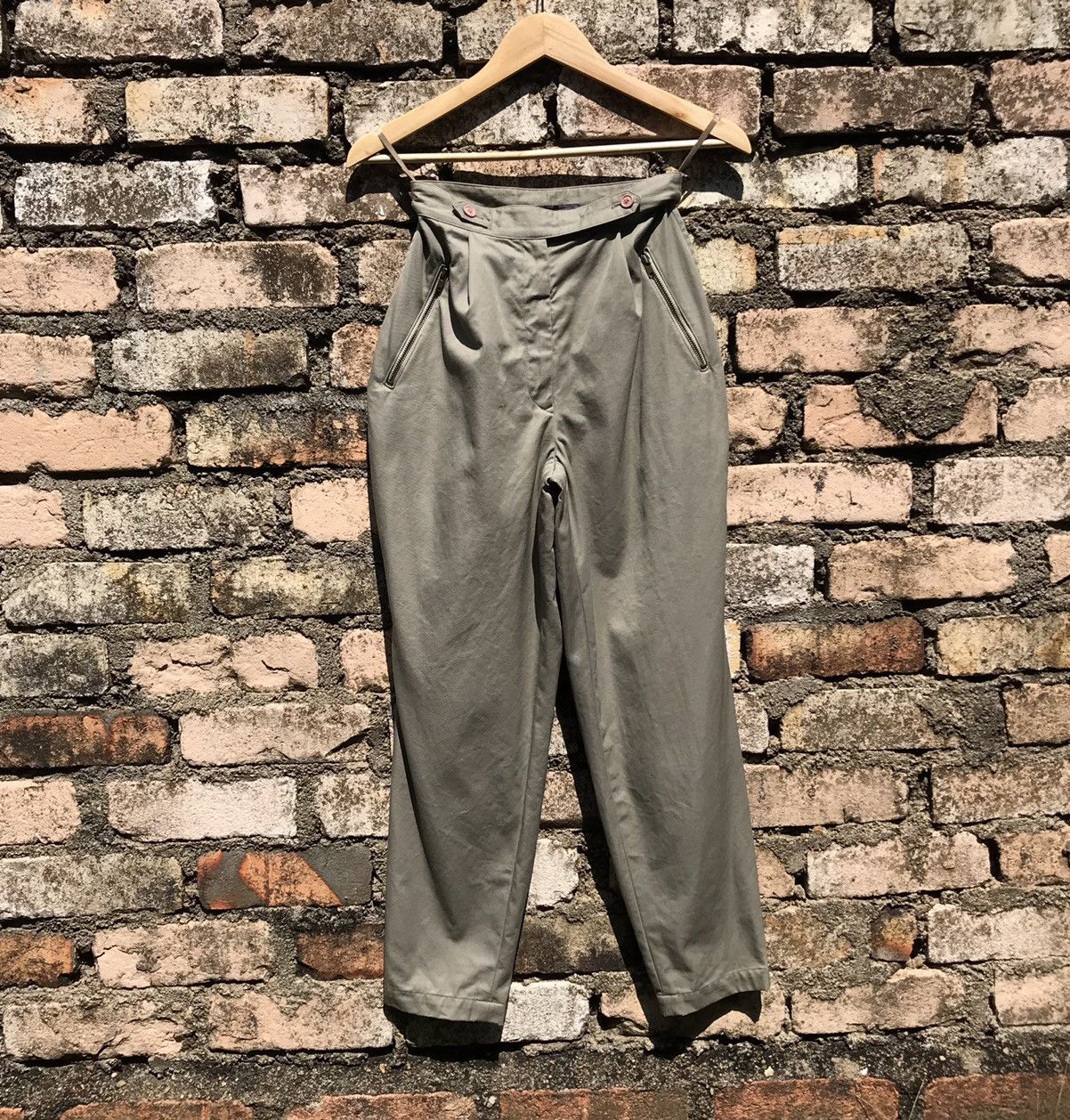 Issey Miyake × Japanese Brand × Vintage Vintage 80s Issey Miyake Gurkha Pants Issey Miyake Designers Size 24" / US 00 / IT 34 - 1 Thumbnail