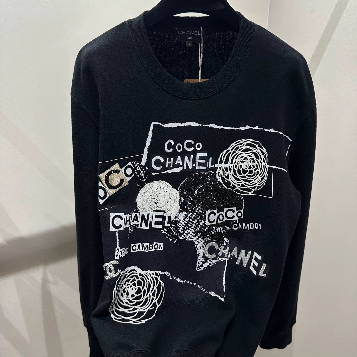Chanel Chanel Coco Camellia Graffiti Sweatshirt apr230 Size US S / EU 44-46 / 1 - 6 Thumbnail
