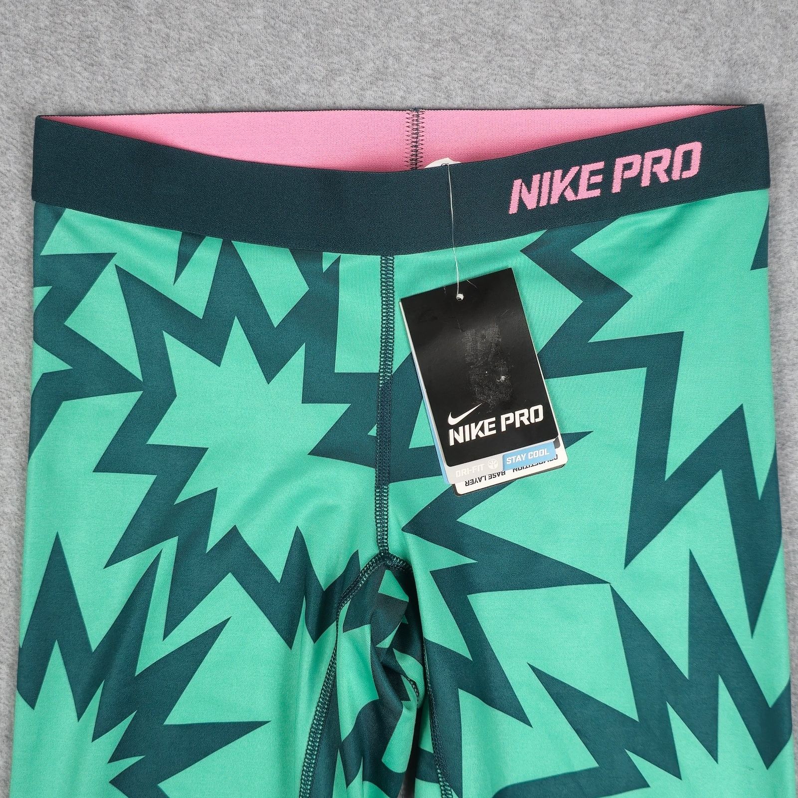 Nike NWT Nike Pro Small Green Graphic Print Capri Leggings Size 26" / US 2 / IT 38 - 3 Thumbnail