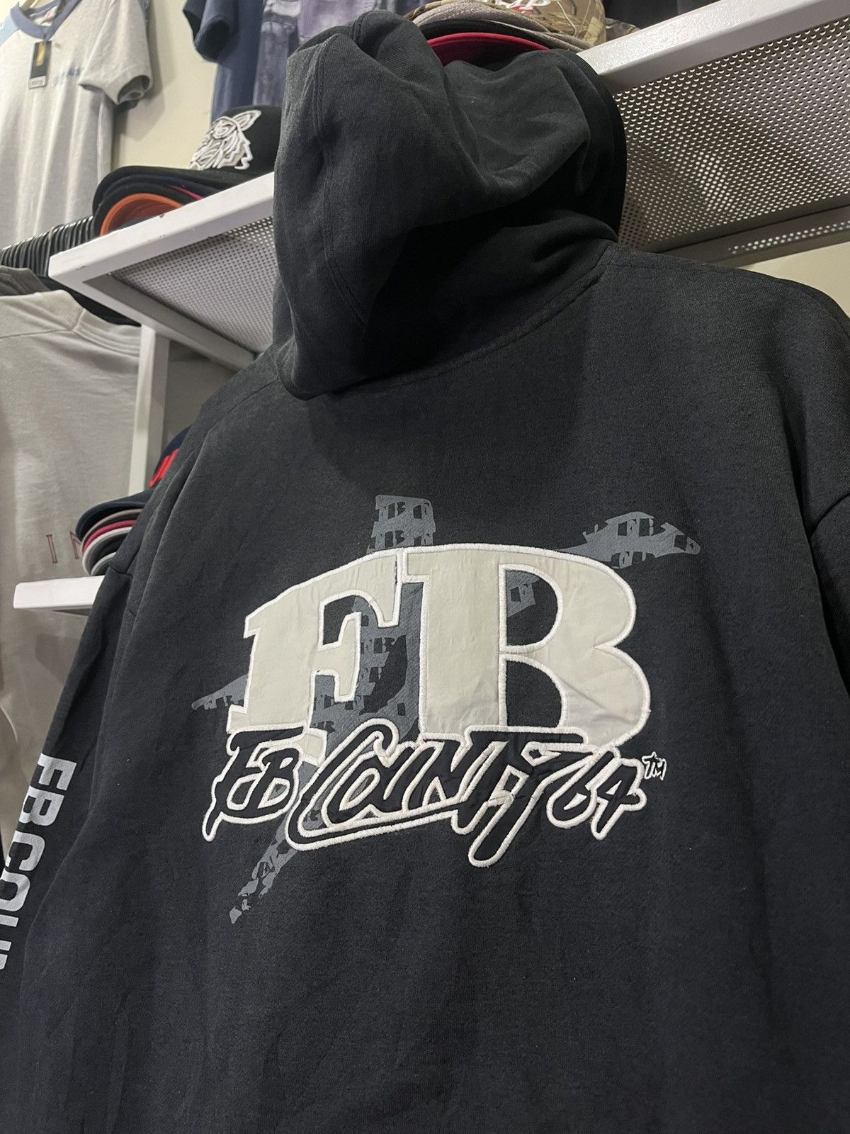Vintage Vintage FB COUNTRY Embroidered Hoodie Sweatshirt Size US XL / EU 56 / 4 - 8 Thumbnail
