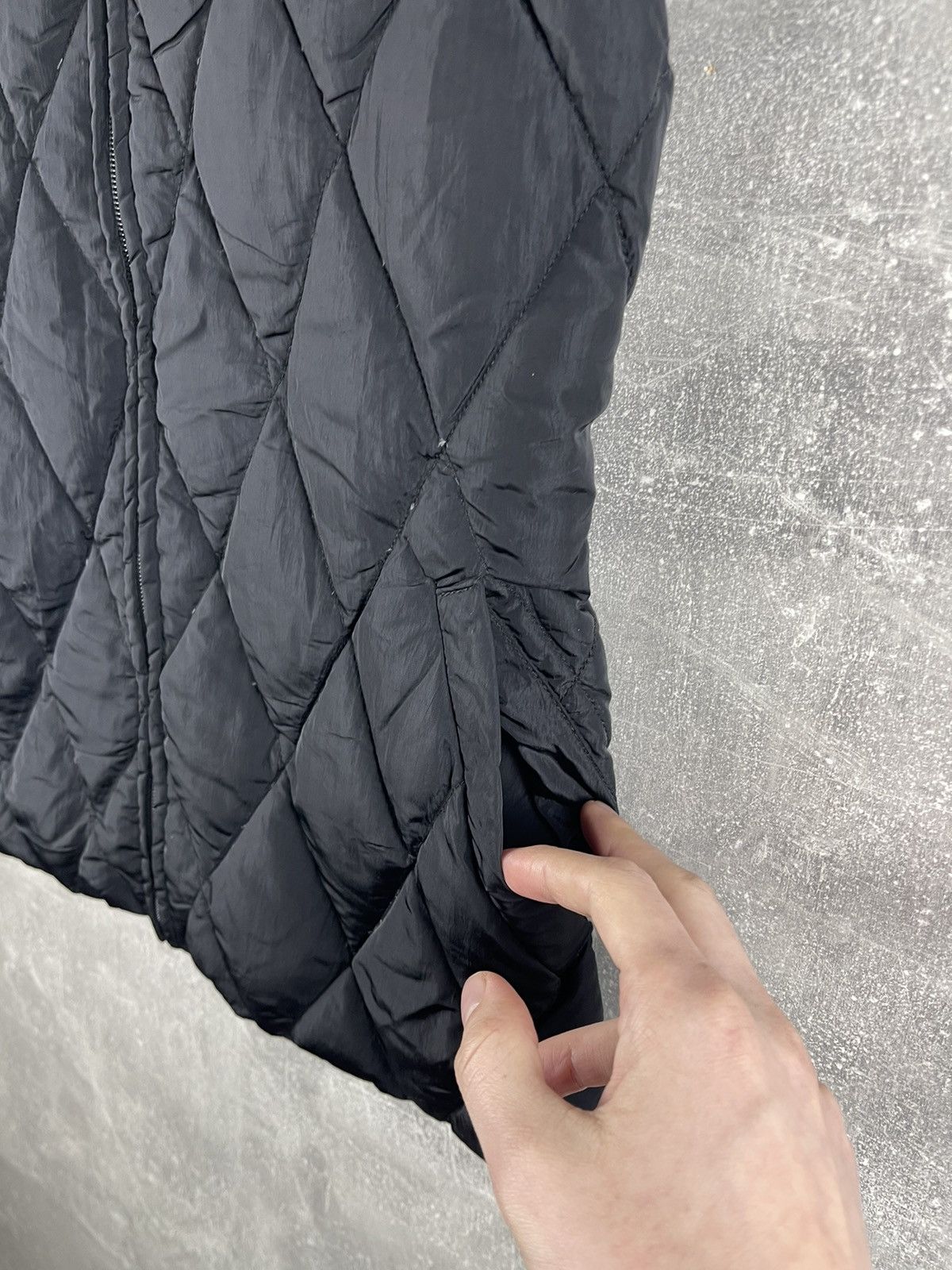 Moncler Moncler Vintage 00s Black Diamond Quilted Down Filling Vest Size XS / US 0-2 / IT 36-38 - 4 Thumbnail