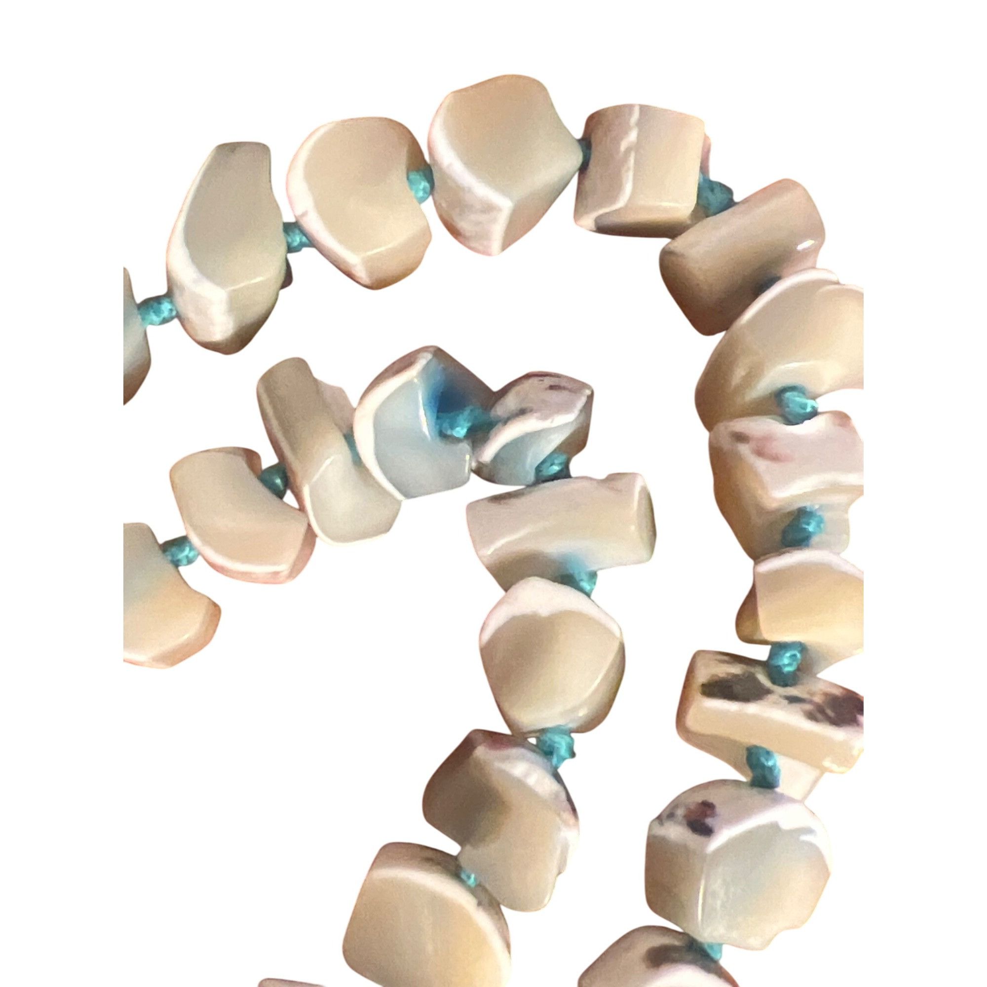 Other Vintage Les Bernard Chunky Shell Chip Necklace Blue Knotted Size ONE SIZE - 3 Thumbnail