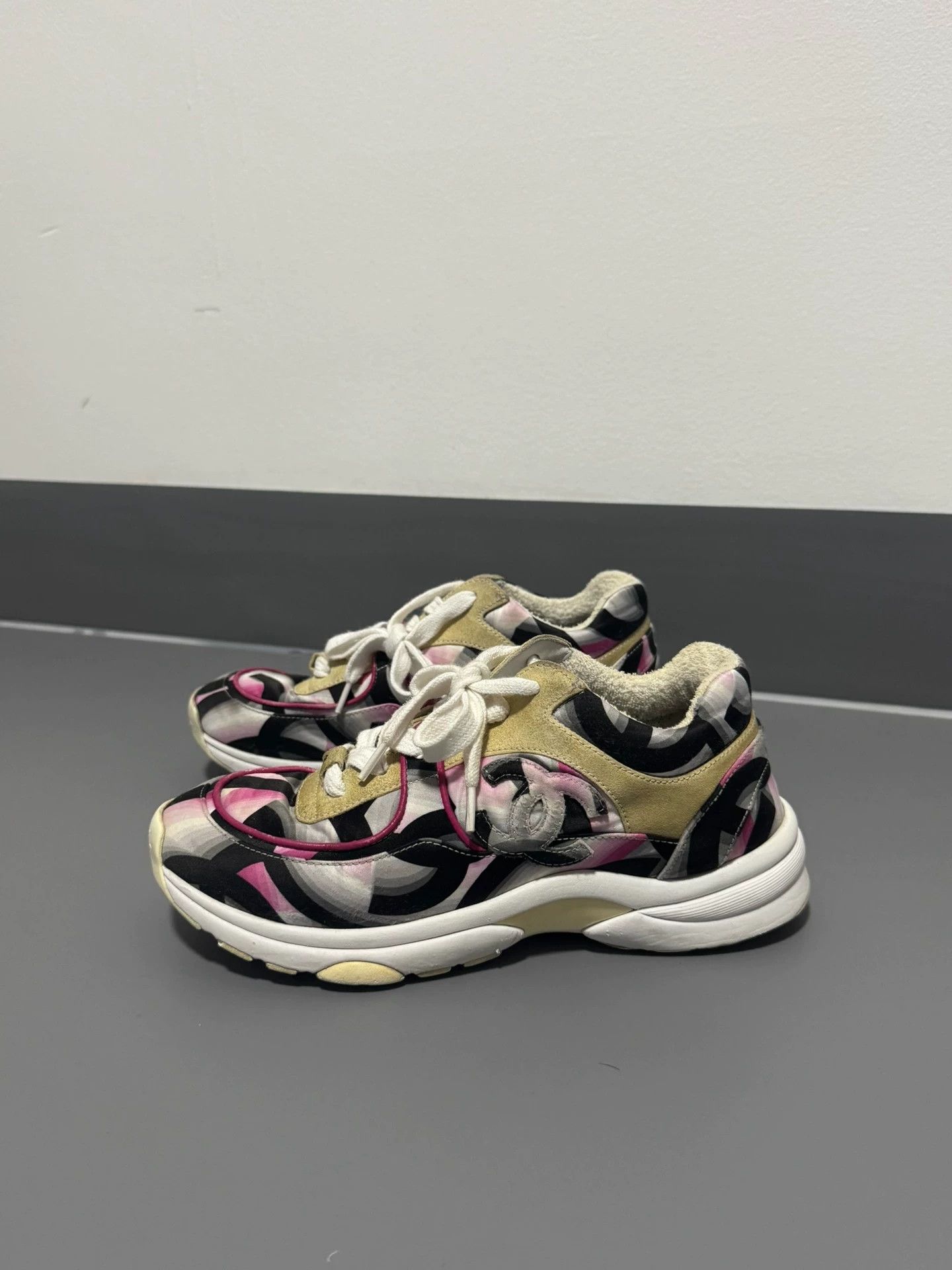 Chanel CHANEL Colorful Printed Leather Low-Top Sneakers Size US 7.5 / IT 37.5 - 4 Thumbnail