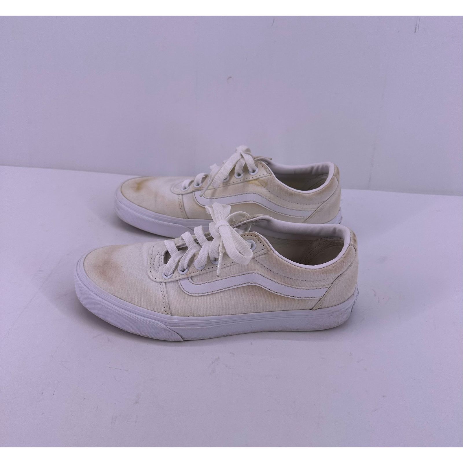 Vans Vans White Low Top Shoes Size 7 women’s Size US 7 / IT 37 - 7 Thumbnail